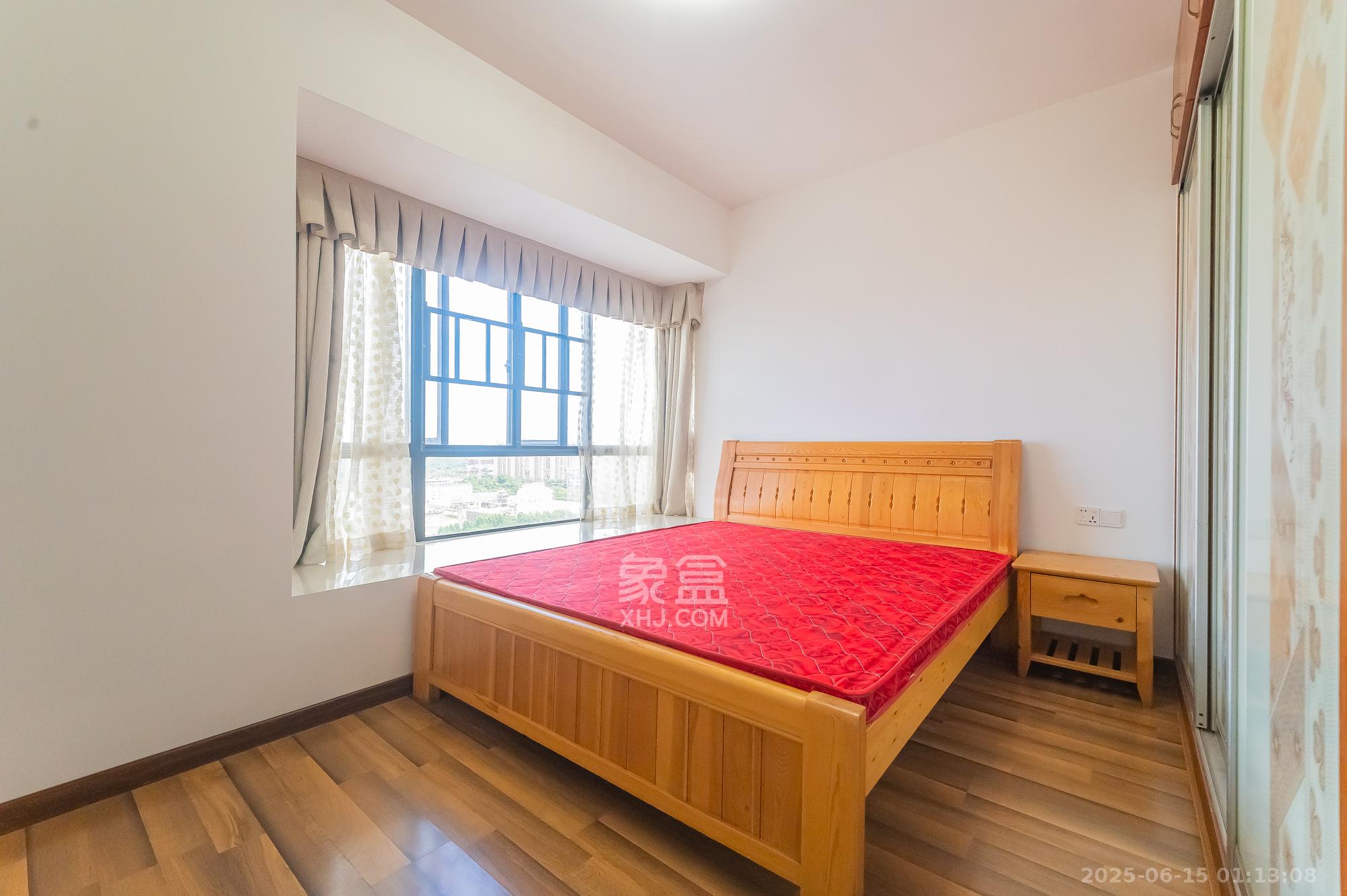 深业睿城  3室2厅1卫    92.0万 深业睿城  3室2厅1卫    92.0万卧室