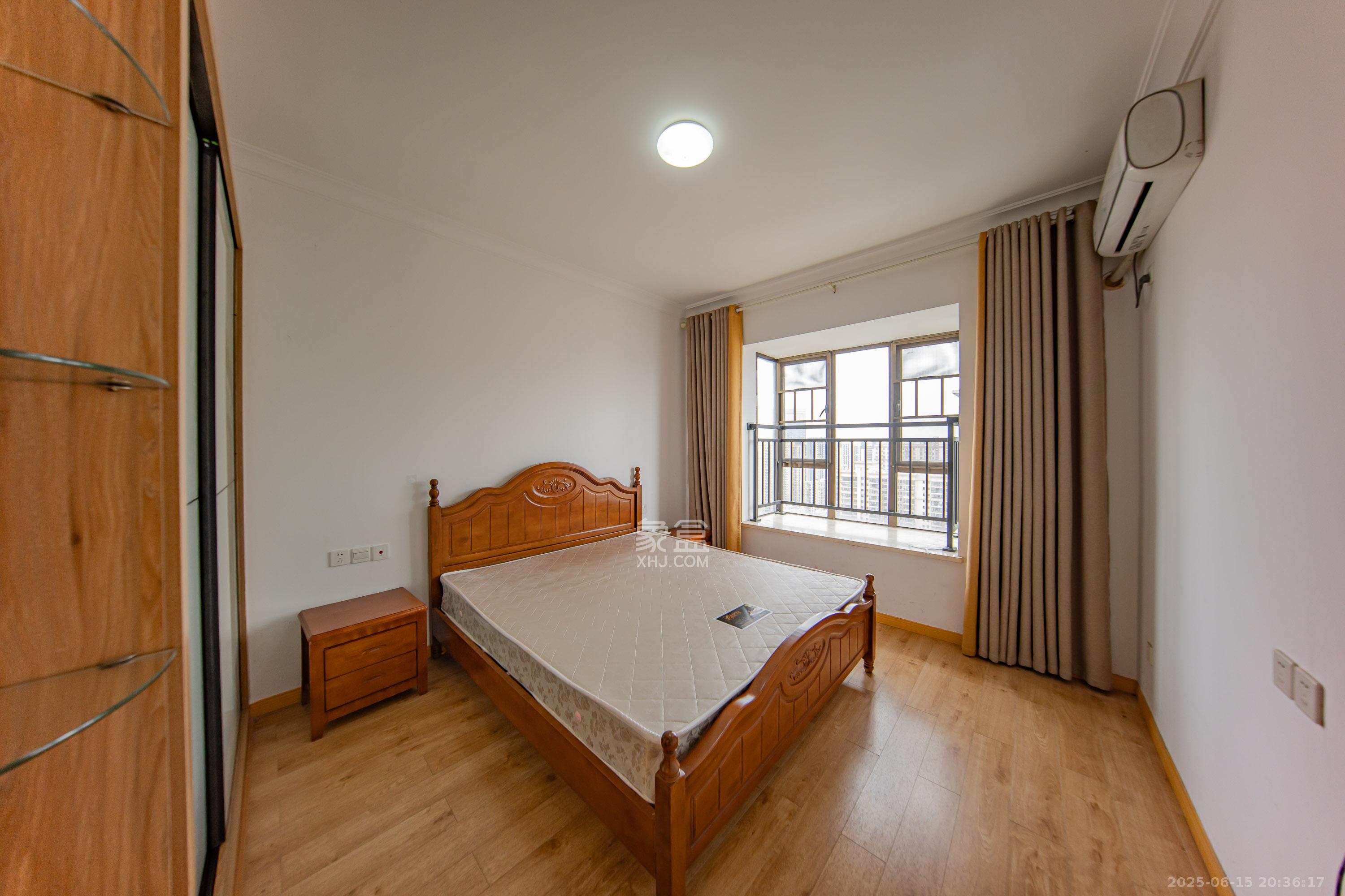 江山帝景哈佛  1室0厅0卫    95.0万卧室