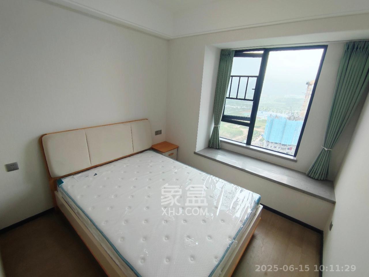 中海麓山境南区  3室2厅2卫   3200.00元/月室内图