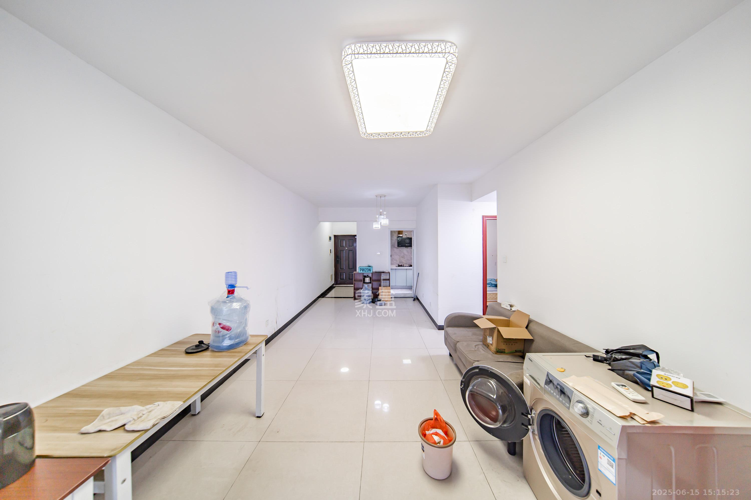 合能洋湖公馆  3室2厅1卫    71.0万 合能洋湖公馆  3室2厅1卫    71.0万客厅