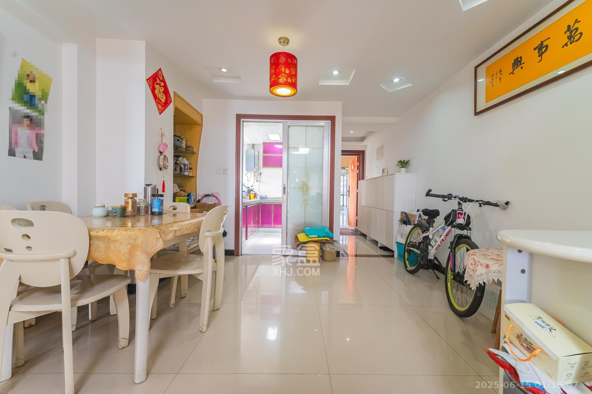 华润凤凰城二期 3室2厅1卫 72.8万 华润凤凰城二期 3室2厅1卫 72.8万客厅