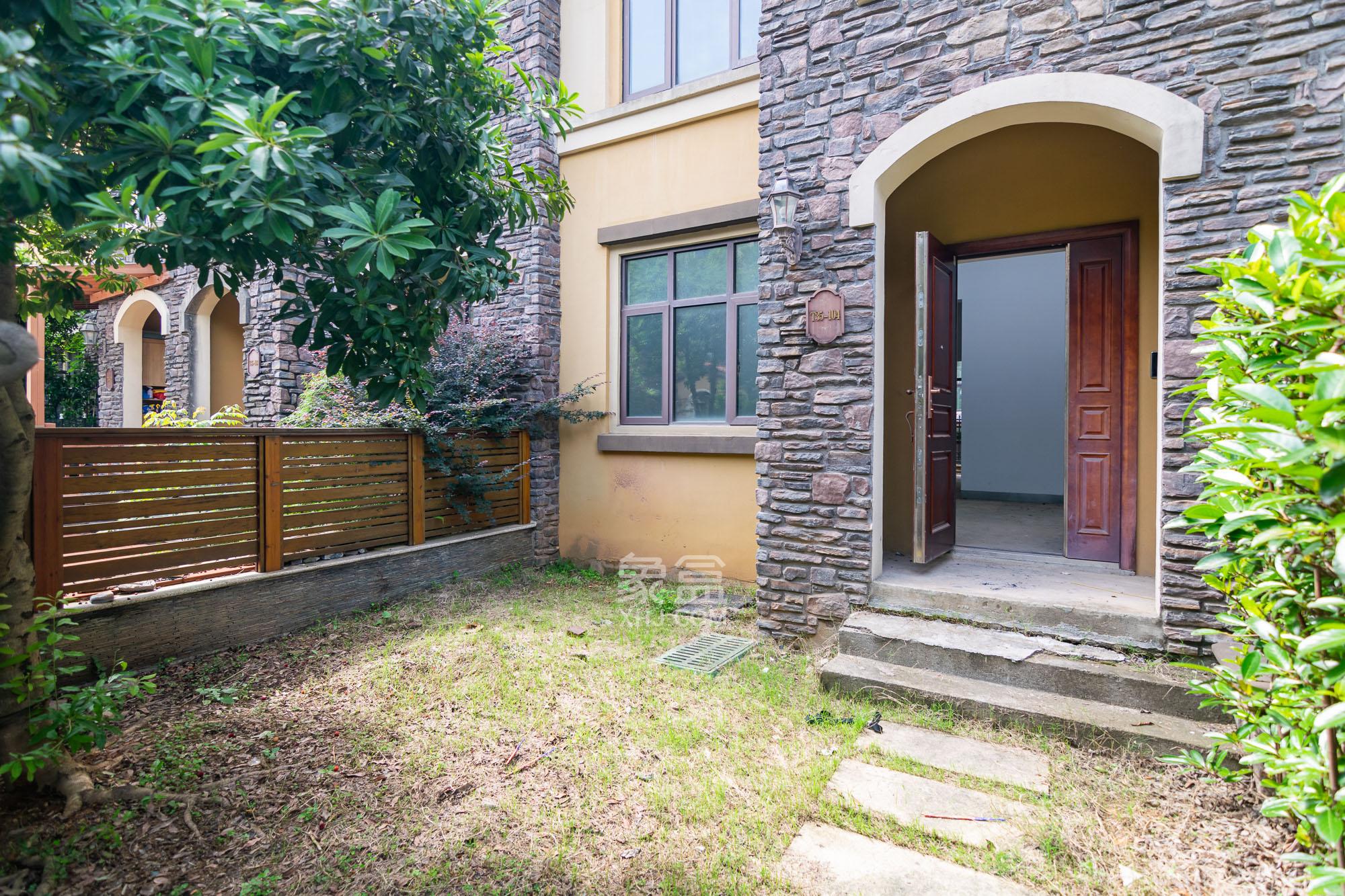 金地三千府（金地湖山樾、金地自在城）  5室2厅3卫    199.0万其他