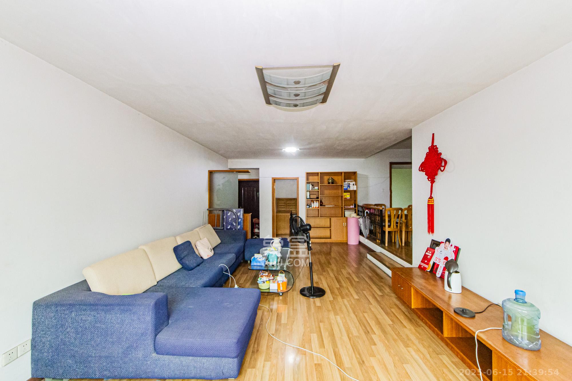 恒鑫澜北湾  4室2厅1卫    88.0万客厅