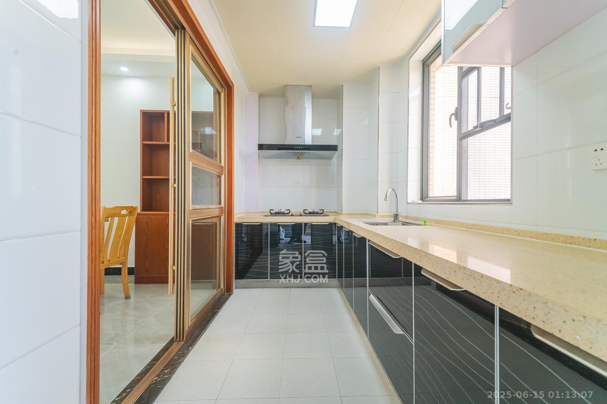 深业睿城  3室2厅1卫    92.0万 深业睿城  3室2厅1卫    92.0万厨房