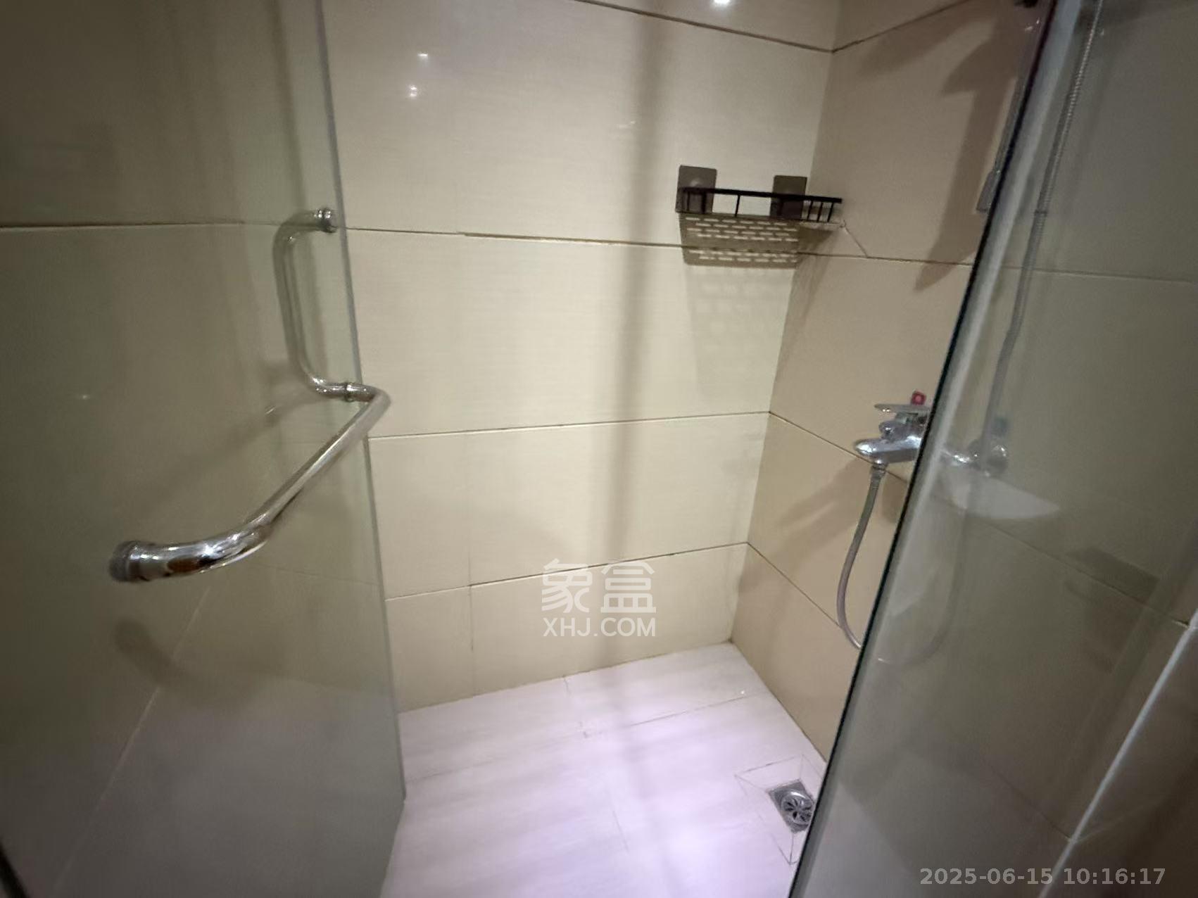 五一钻界  1室1厅1卫   1800.00元/月室内图