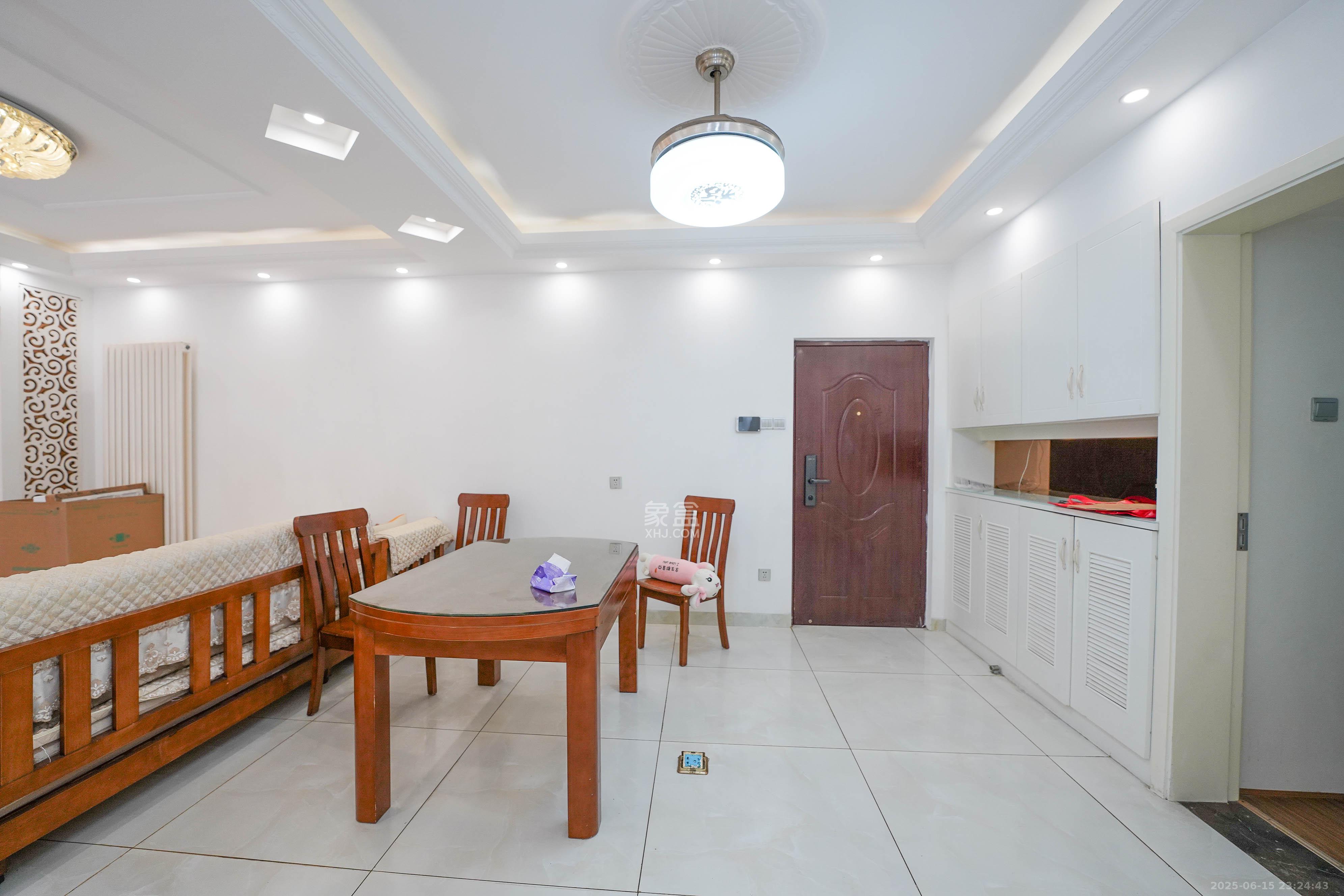 怡海星城 3室2厅1卫 58.8万 怡海星城 3室2厅1卫 58.8万客厅