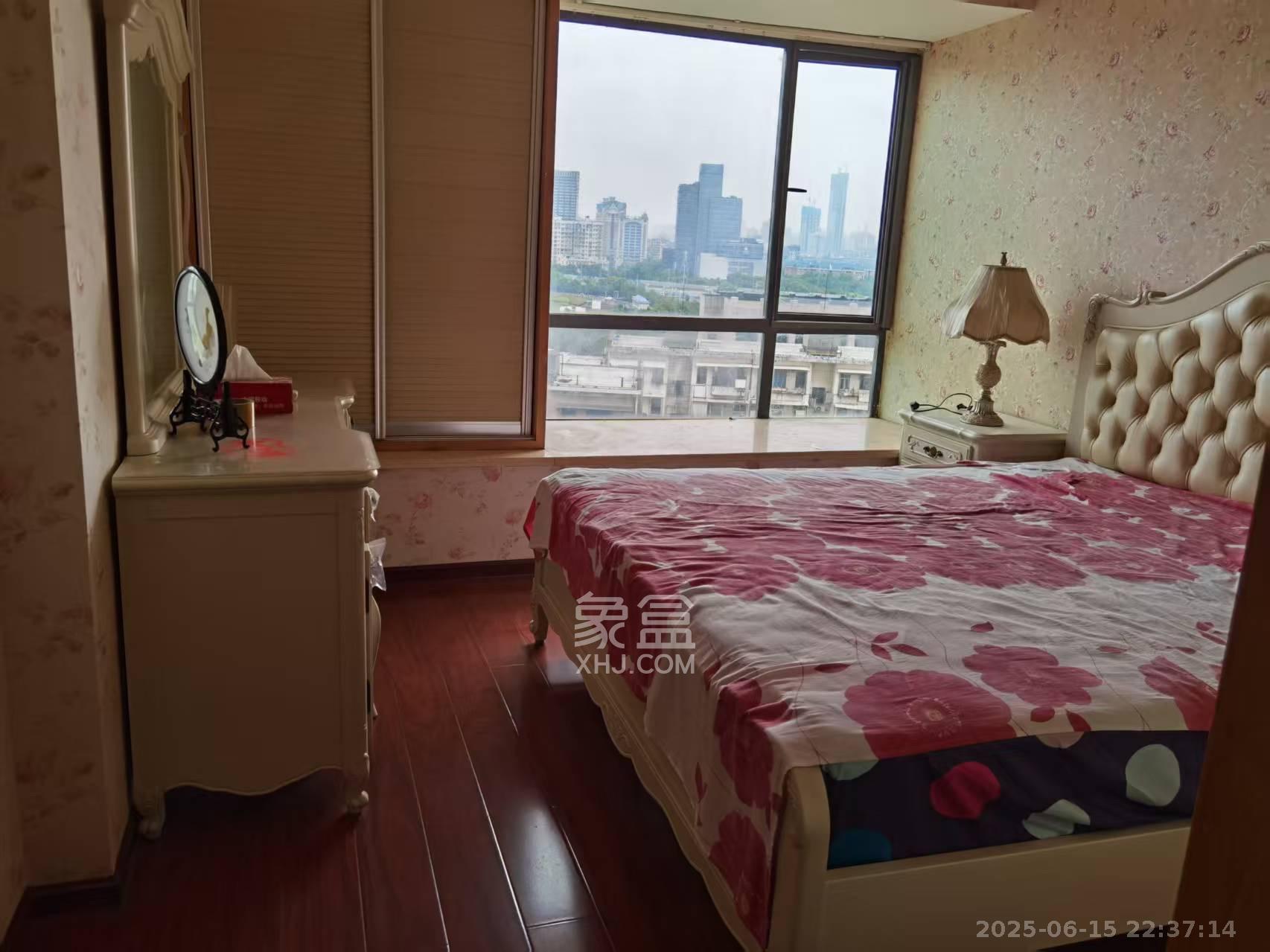 兰亭峰景  1室2厅1卫   2700.00元/月室内图
