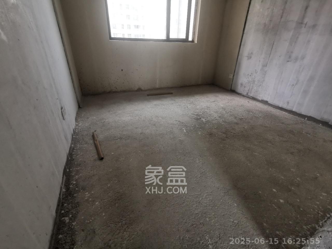 长房东旭国际  4室2厅2卫   1500.00元/月室内图