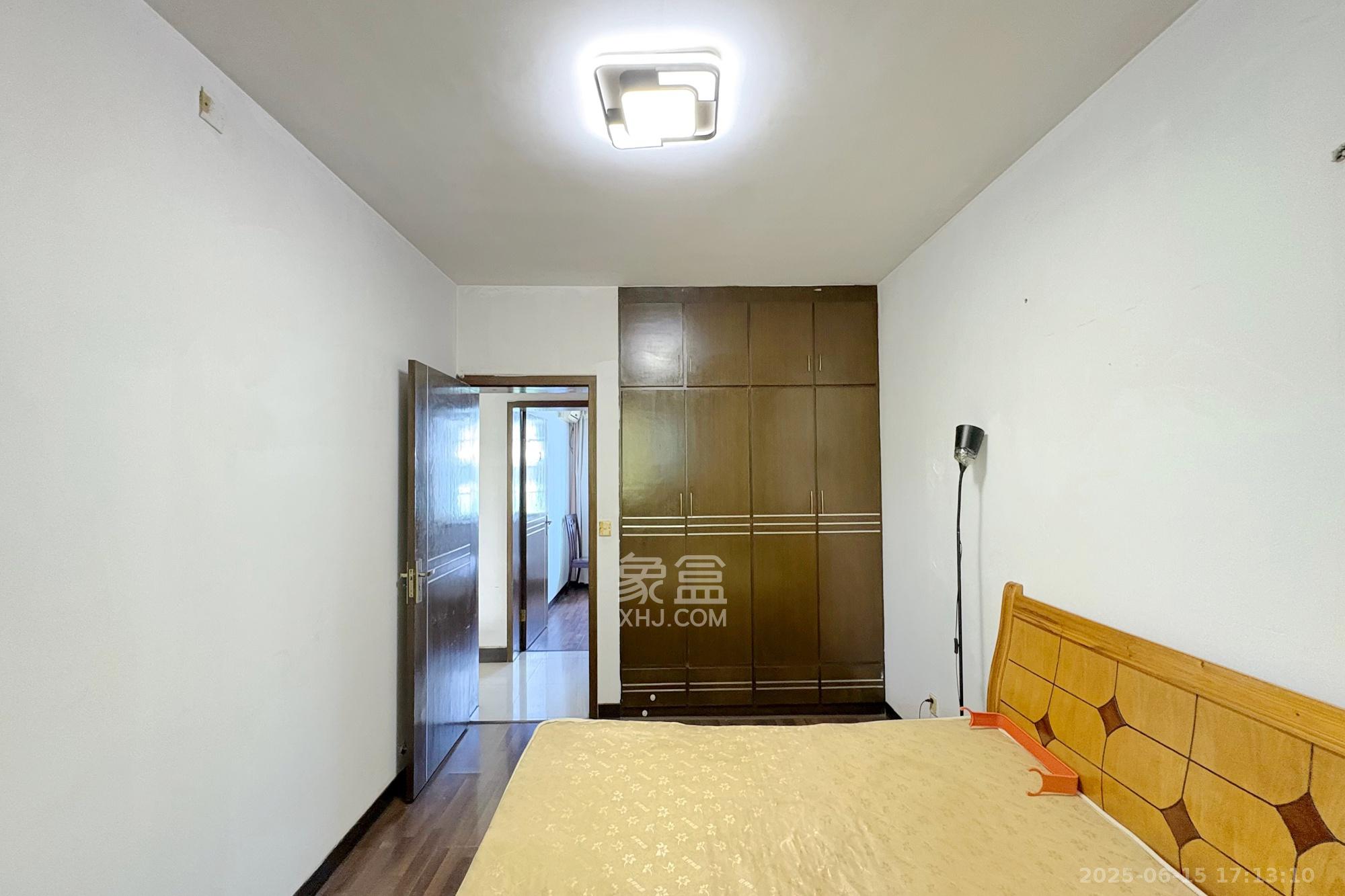 东南明苑  2室1厅1卫   65.00万卧室