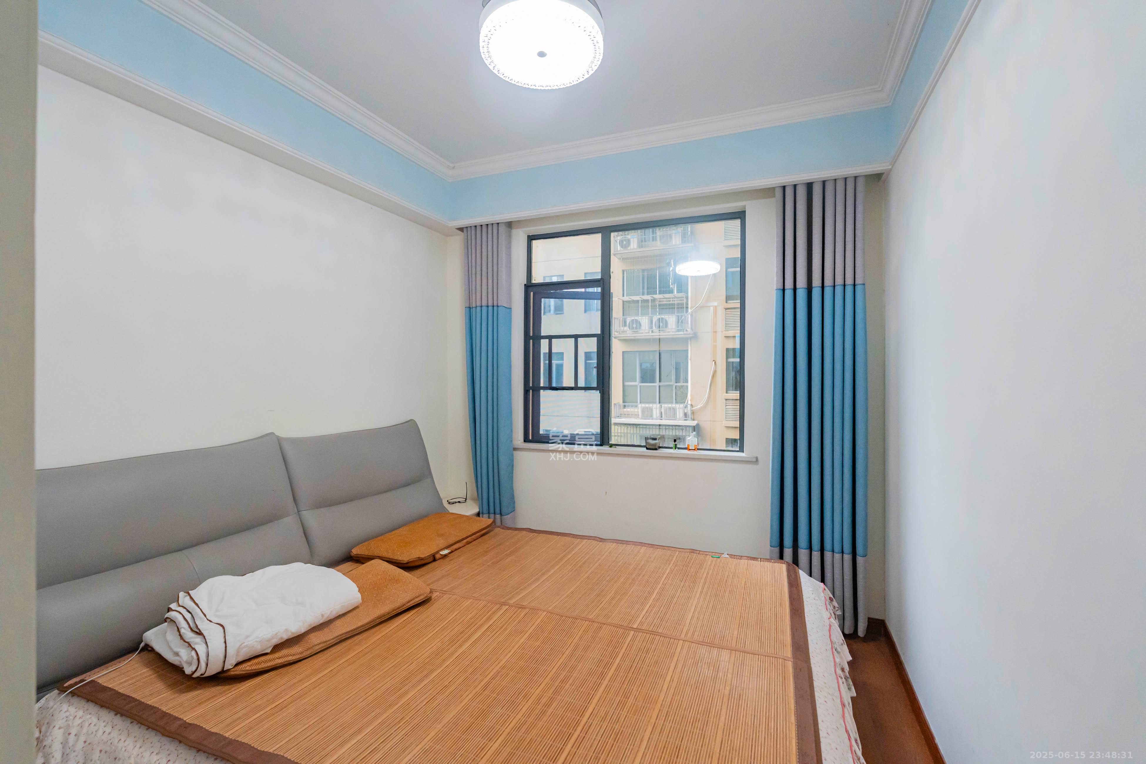 悦湖山 3室2厅1卫 78.0万 悦湖山 3室2厅1卫 78.0万卧室