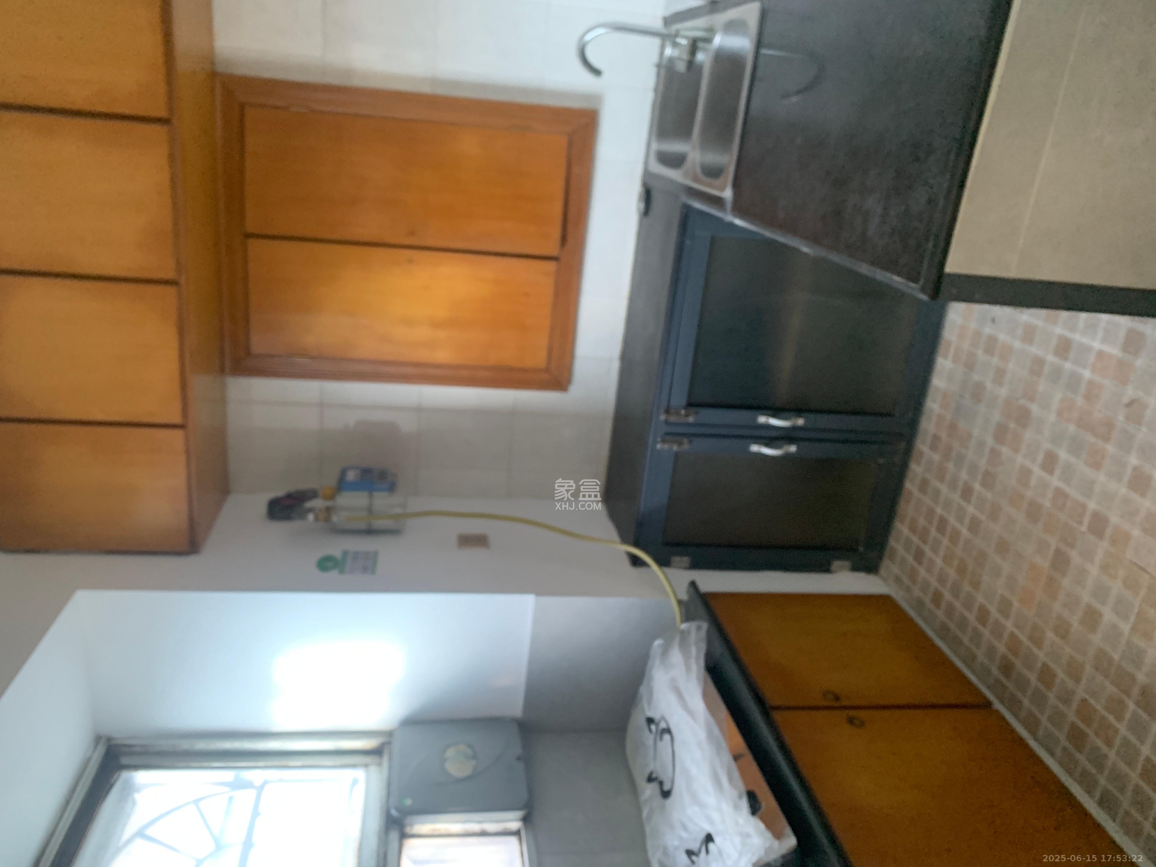 涂家冲社区(涂新小区、农商银行宿舍) 4室2厅2卫 2600.0元/月 涂家冲社区(涂新小区、农商银行宿舍) 4室2厅2卫 2600.0元/月室内图