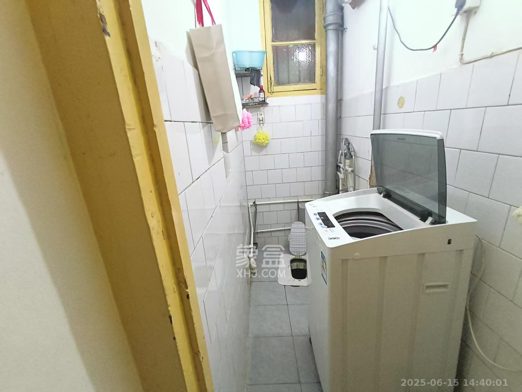 湖南日报宿舍 1室1厅1卫 1800.0元/月 湖南日报宿舍 1室1厅1卫 1800.0元/月室内图