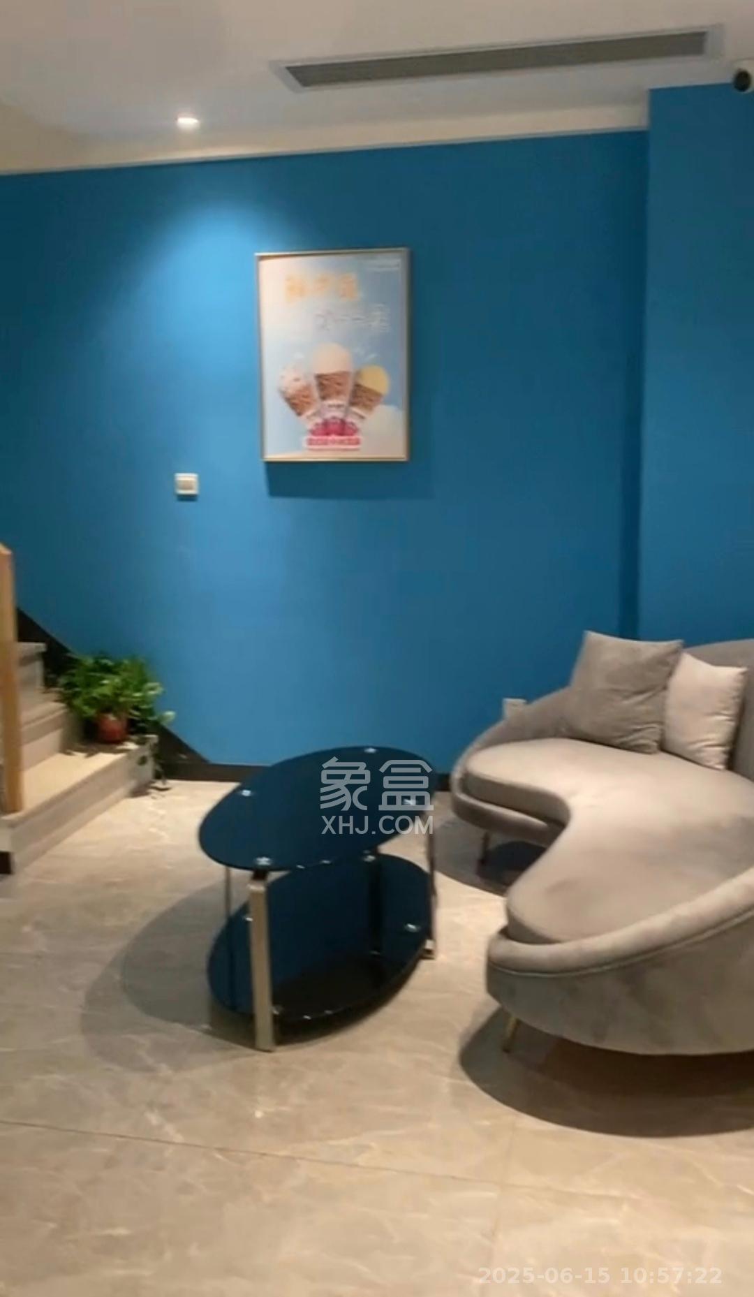 麓谷新长海中心   400.0㎡      13000.0元/月