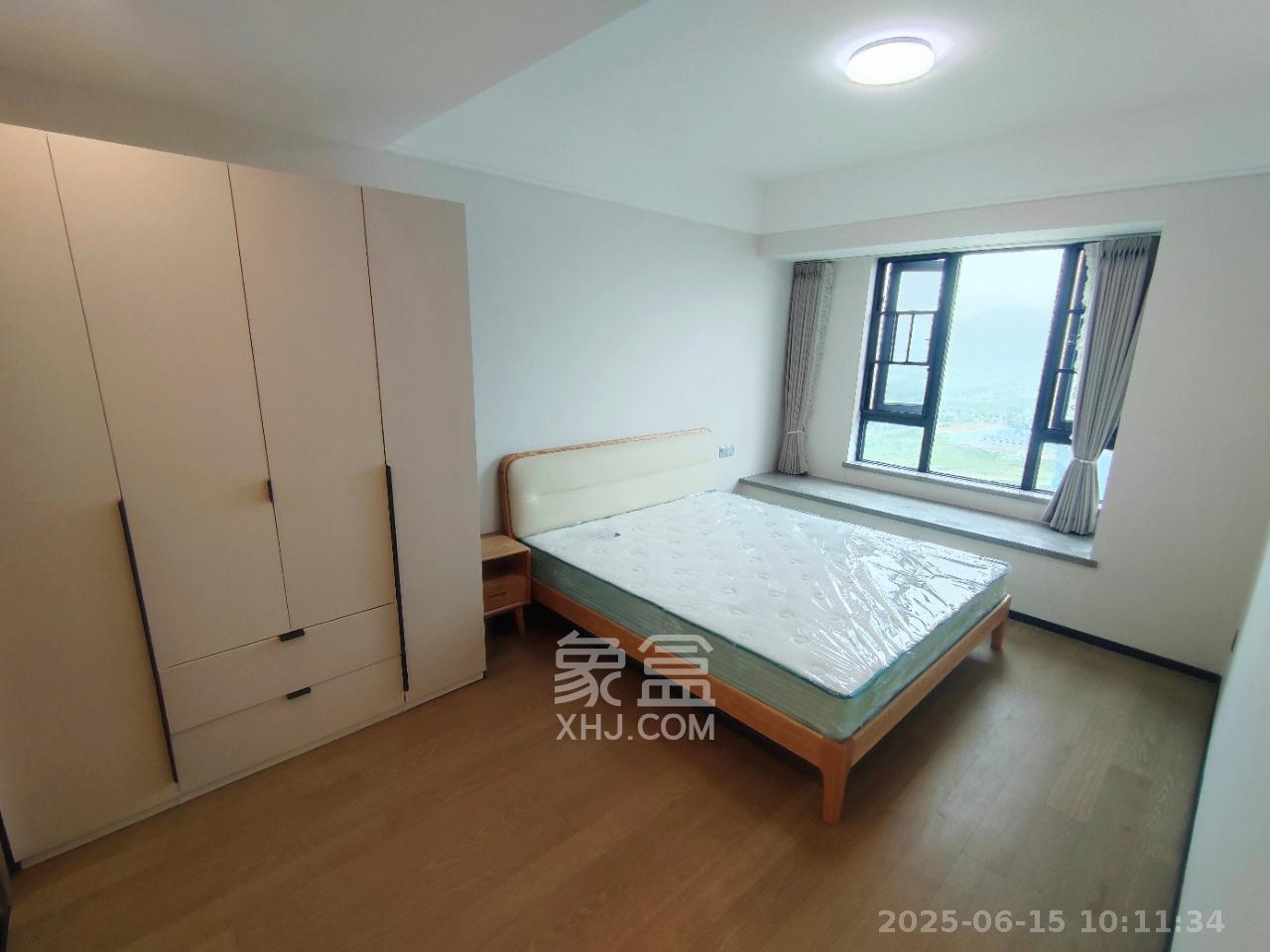 中海麓山境南区  3室2厅2卫   3200.00元/月室内图