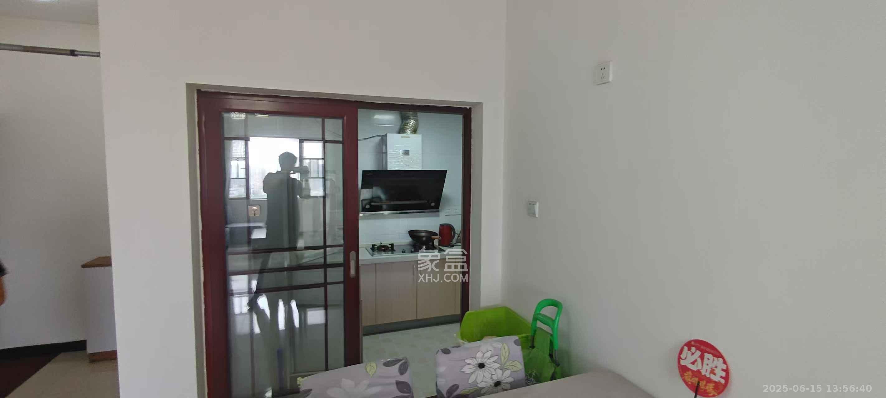 万里时代 1室2厅1卫 2600.0元/月 万里时代 1室2厅1卫 2600.0元/月室内图