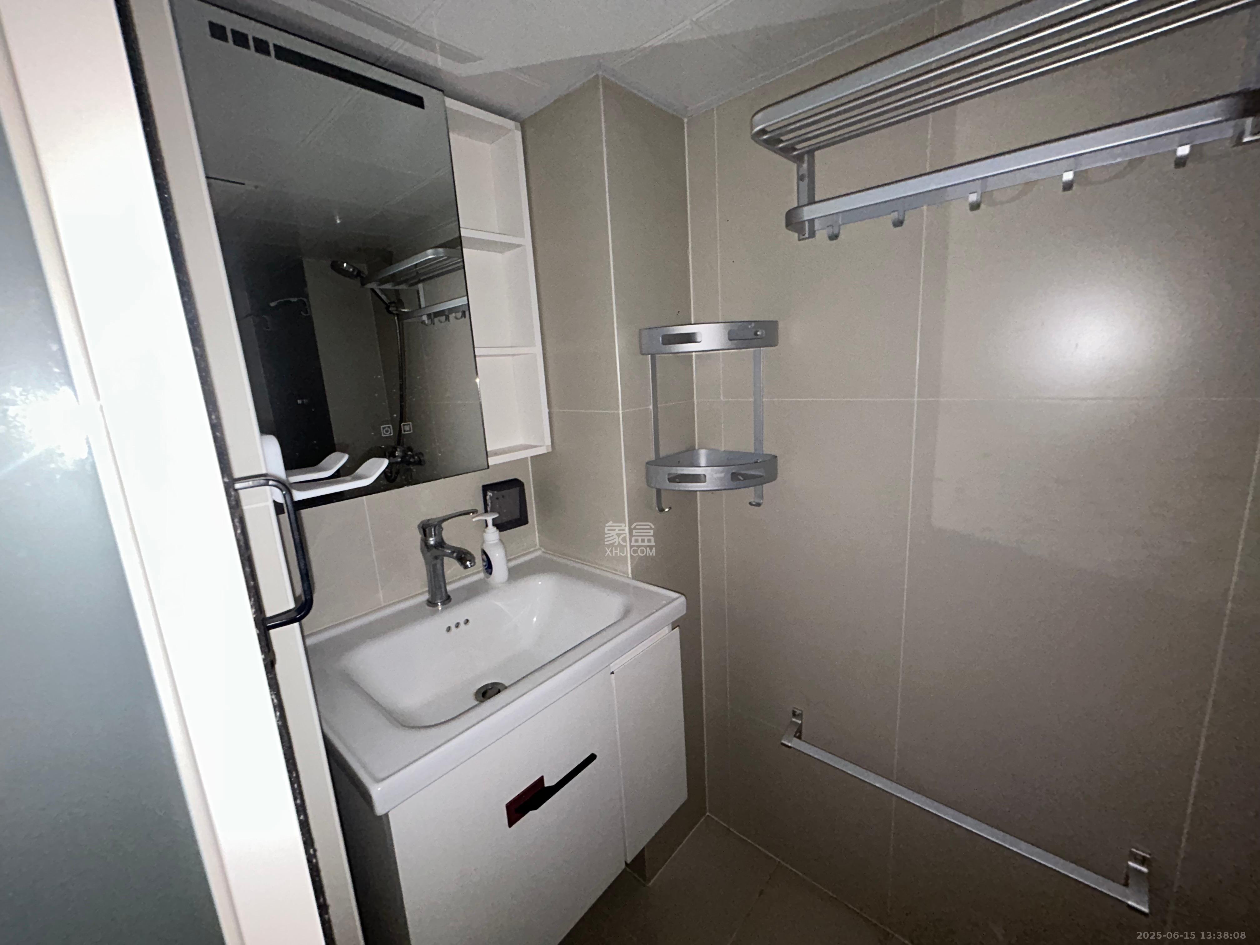 中海阅溪府 1室1厅1卫 1200.0元/月 中海阅溪府 1室1厅1卫 1200.0元/月室内图