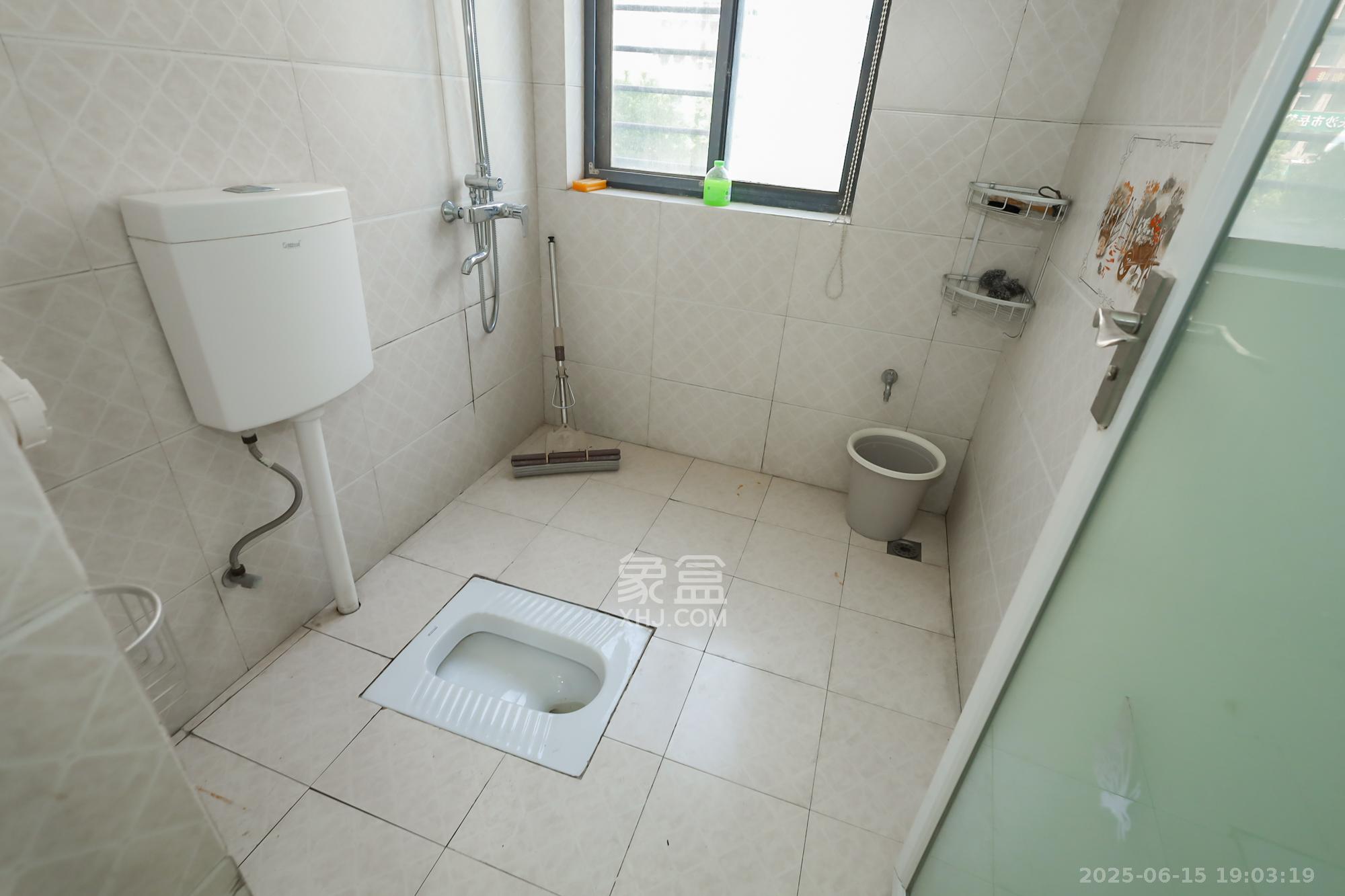 钰龙天下一期  3室2厅1卫    240.0万 钰龙天下一期  3室2厅1卫    240.0万卫生间