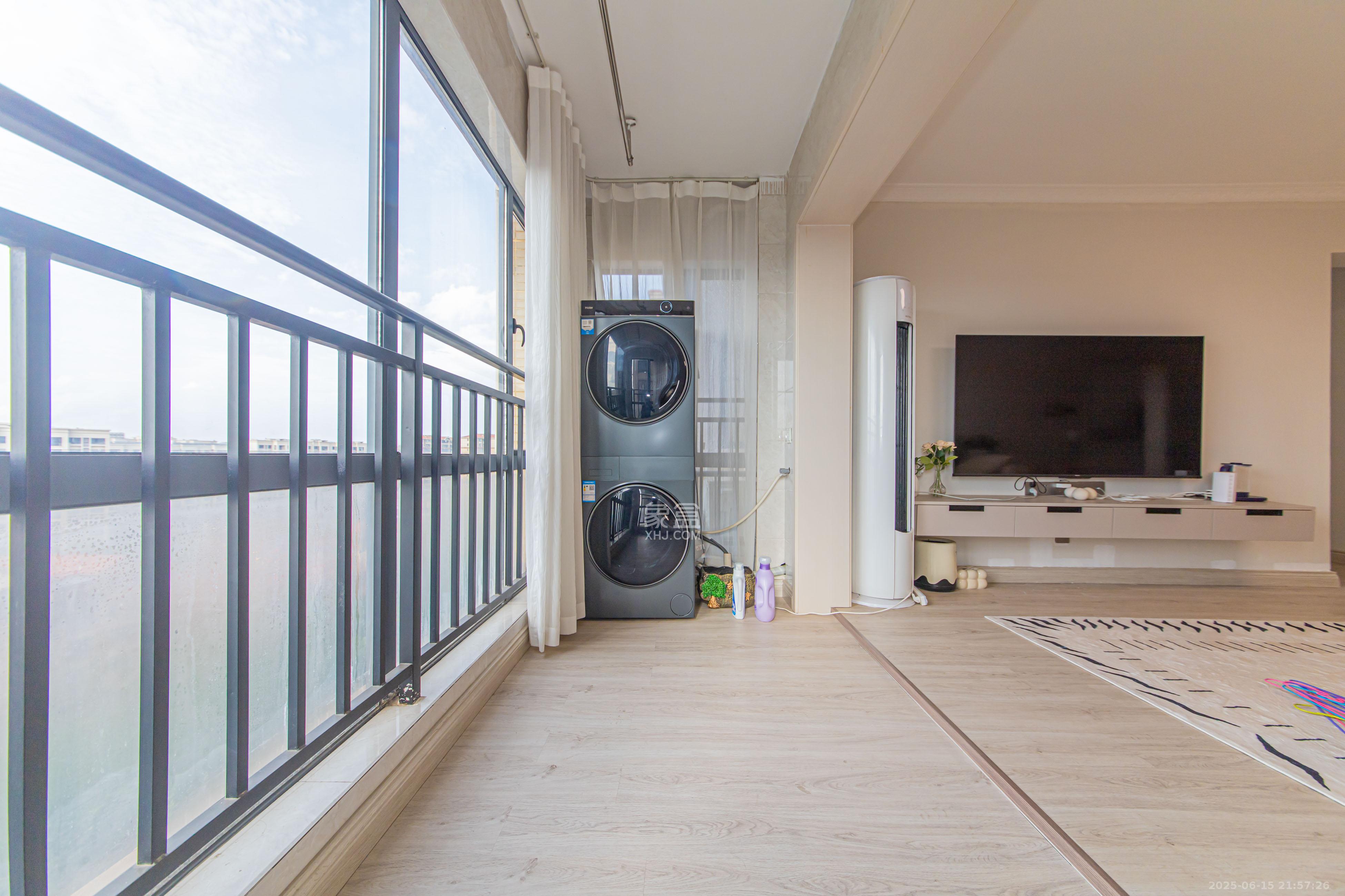 中建芙蓉嘉苑 3室2厅2卫 115.0万 中建芙蓉嘉苑 3室2厅2卫 115.0万阳台