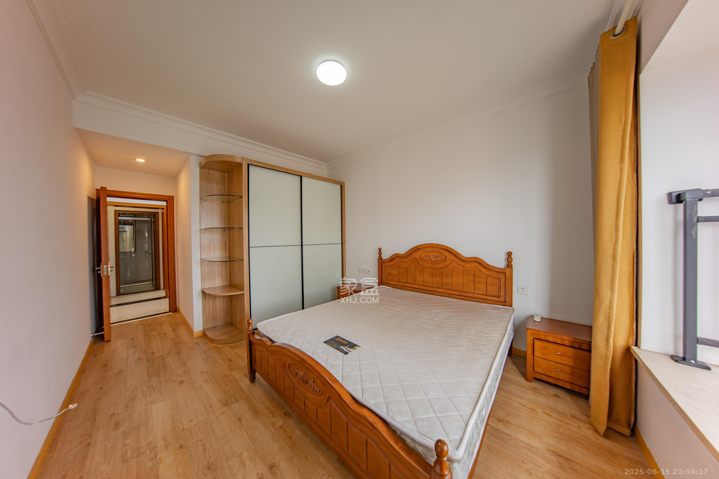 江山帝景哈佛  1室0厅0卫    95.0万卧室