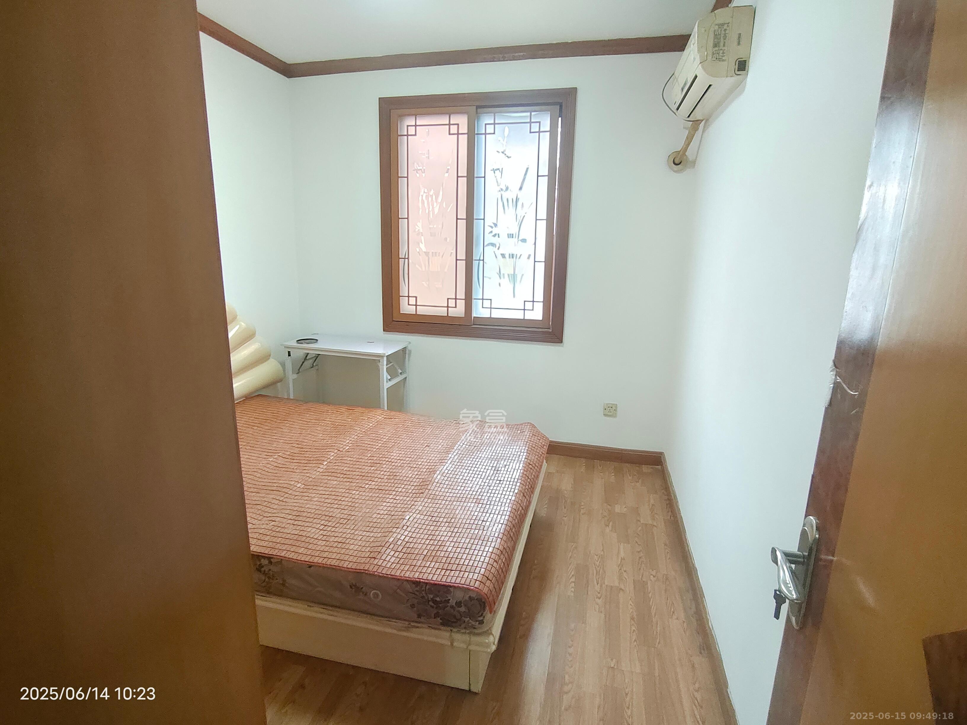 鸿基花园  4室1厅1卫    2200.0元/月 鸿基花园  4室1厅1卫    2200.0元/月室内图