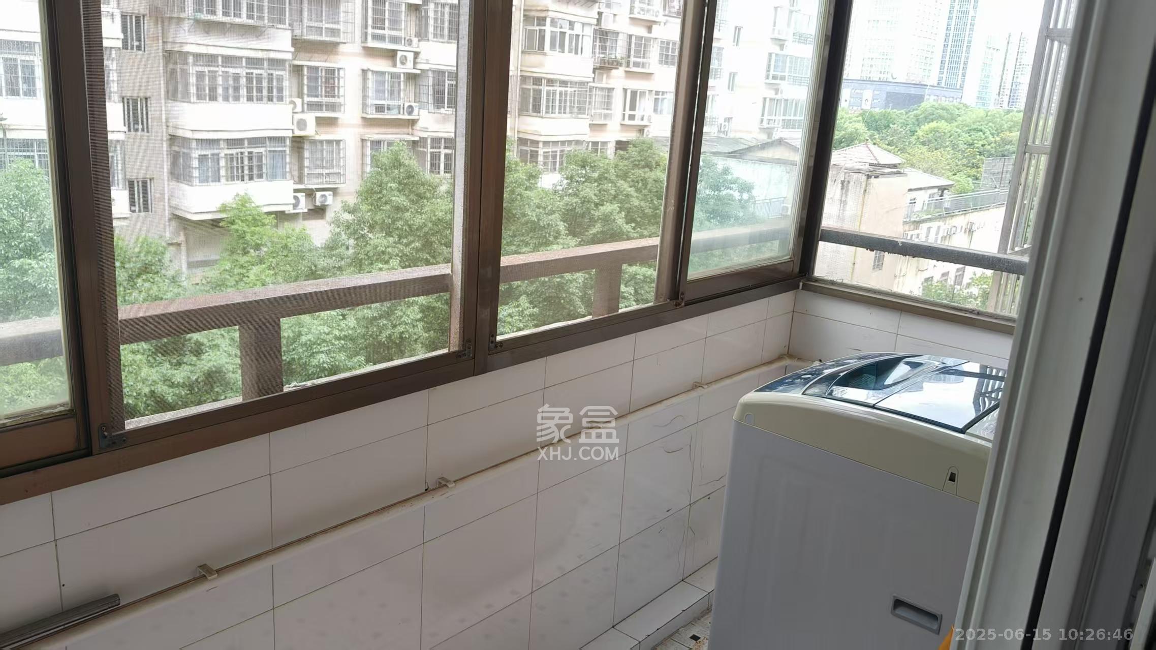 晶华美地  2室2厅2卫   1700.00元/月室内图