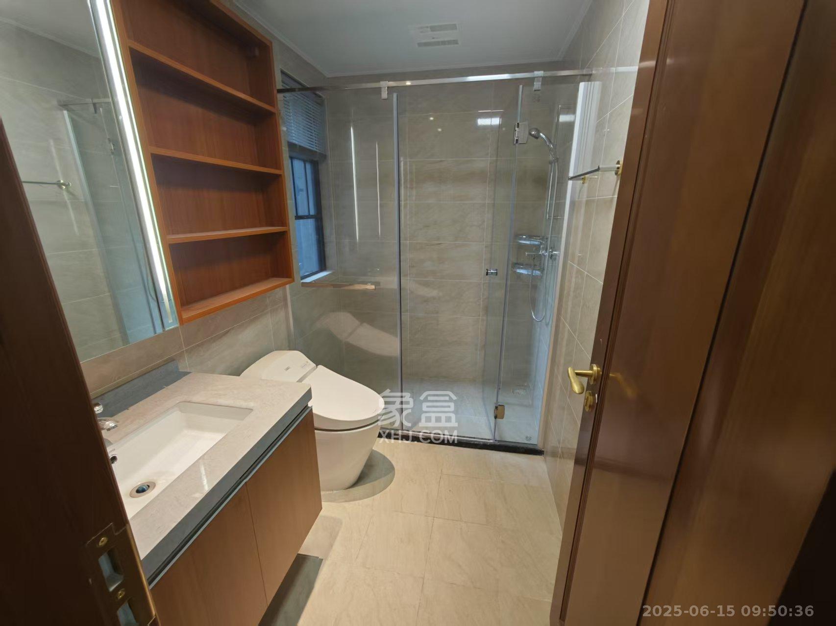 恒大御景天下城三期 3室2厅2卫 2800.0元/月 恒大御景天下城三期 3室2厅2卫 2800.0元/月室内图