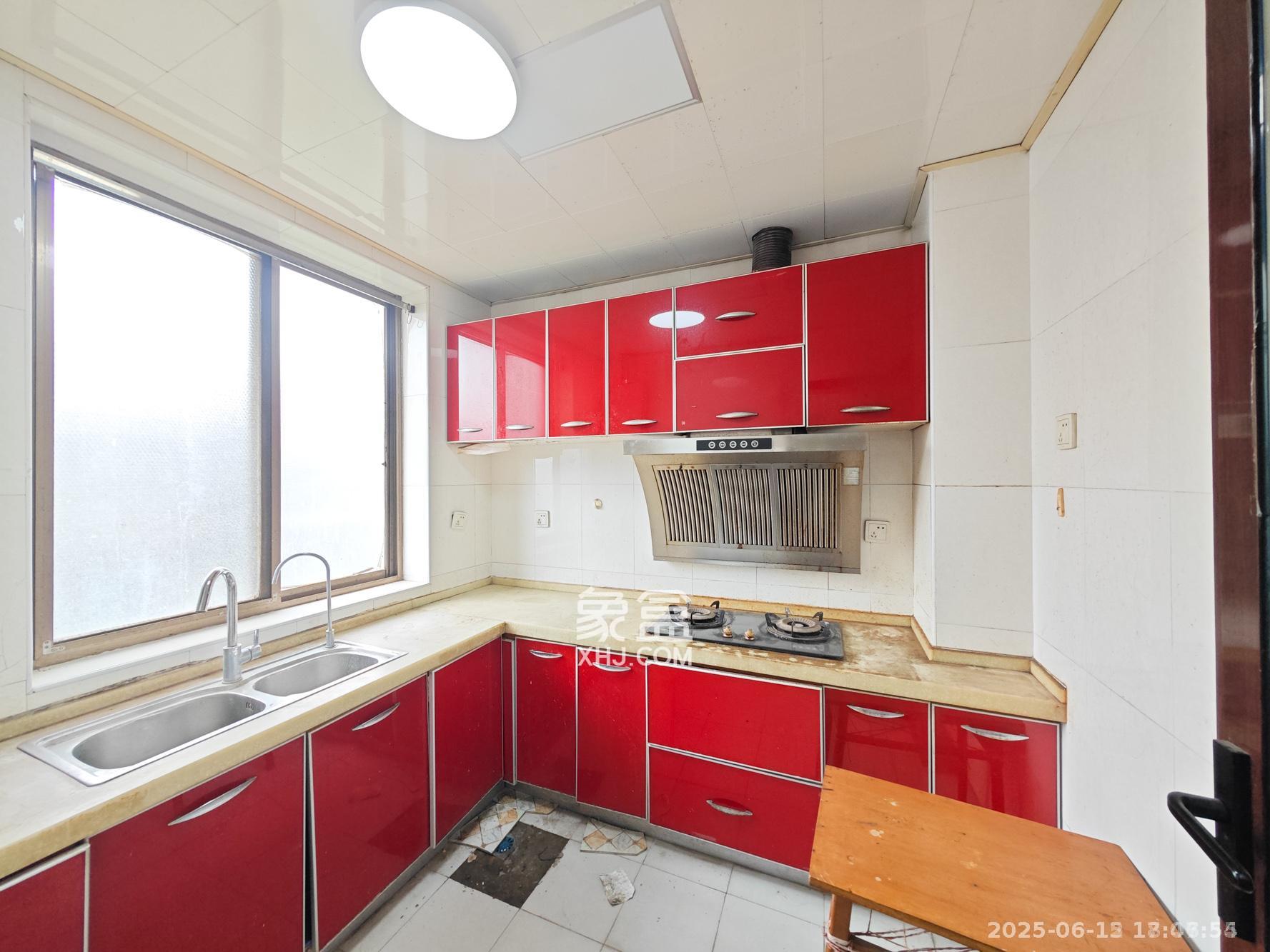 莲湖汽配城 3室2厅1卫 2200.0元/月 莲湖汽配城 3室2厅1卫 2200.0元/月室内图