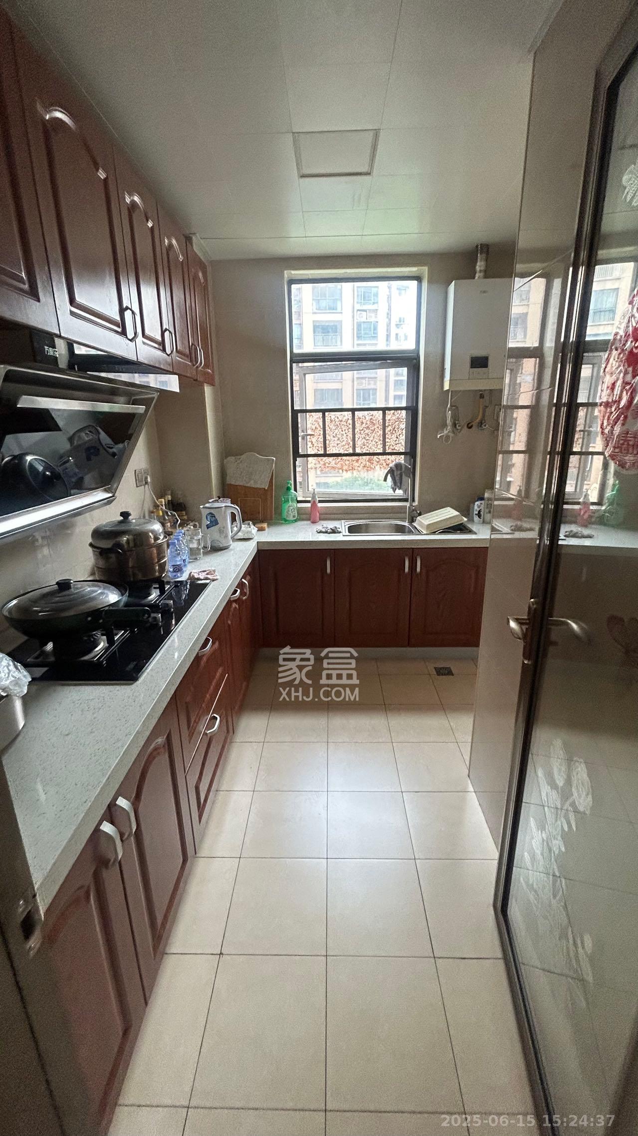 和美星城 3室2厅1卫 2300.0元/月 和美星城 3室2厅1卫 2300.0元/月室内图