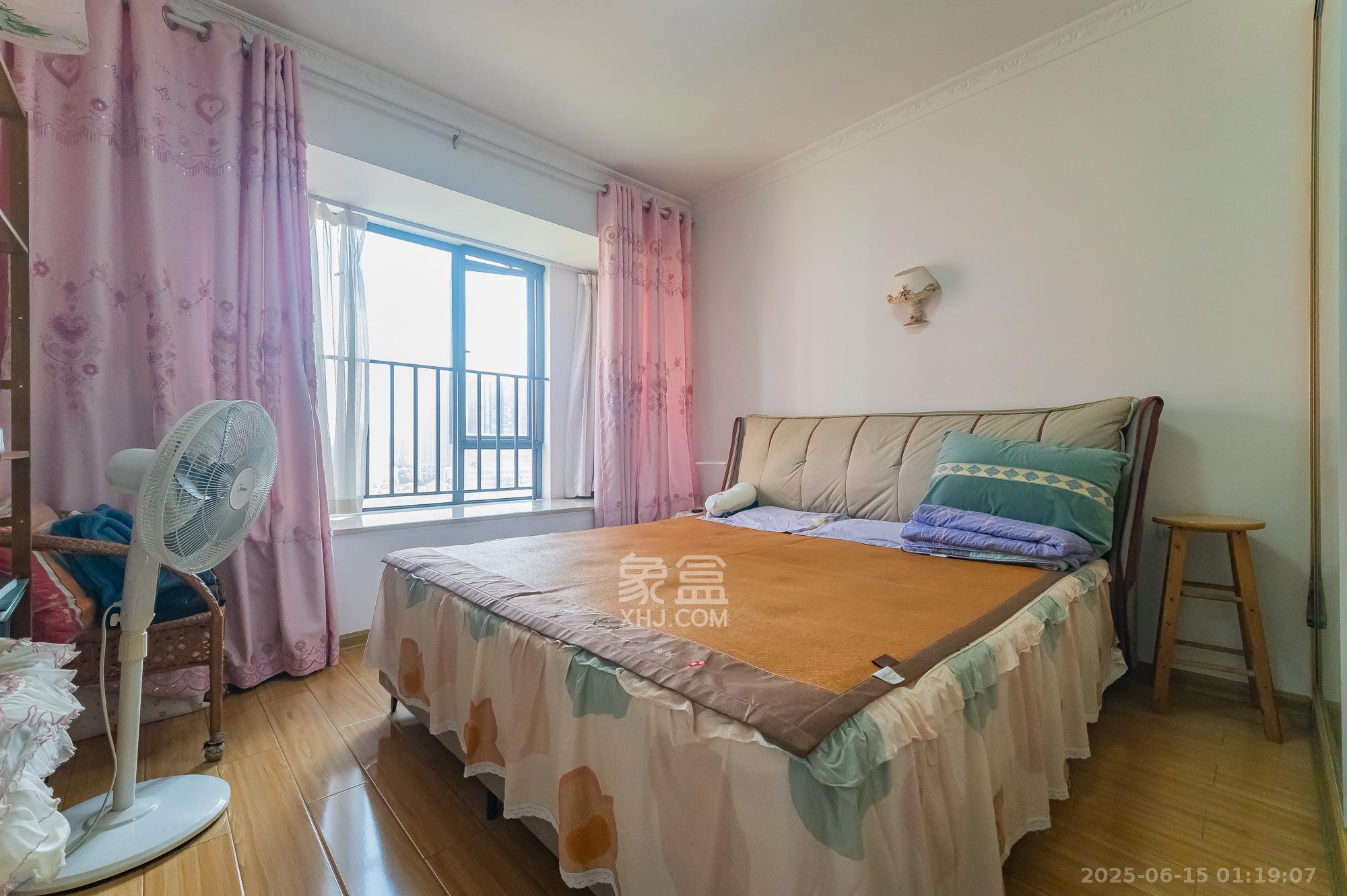 华润凤凰城二期 3室2厅1卫 72.8万 华润凤凰城二期 3室2厅1卫 72.8万卧室