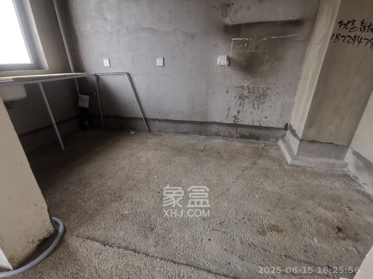 长房东旭国际  4室2厅2卫   1500.00元/月室内图