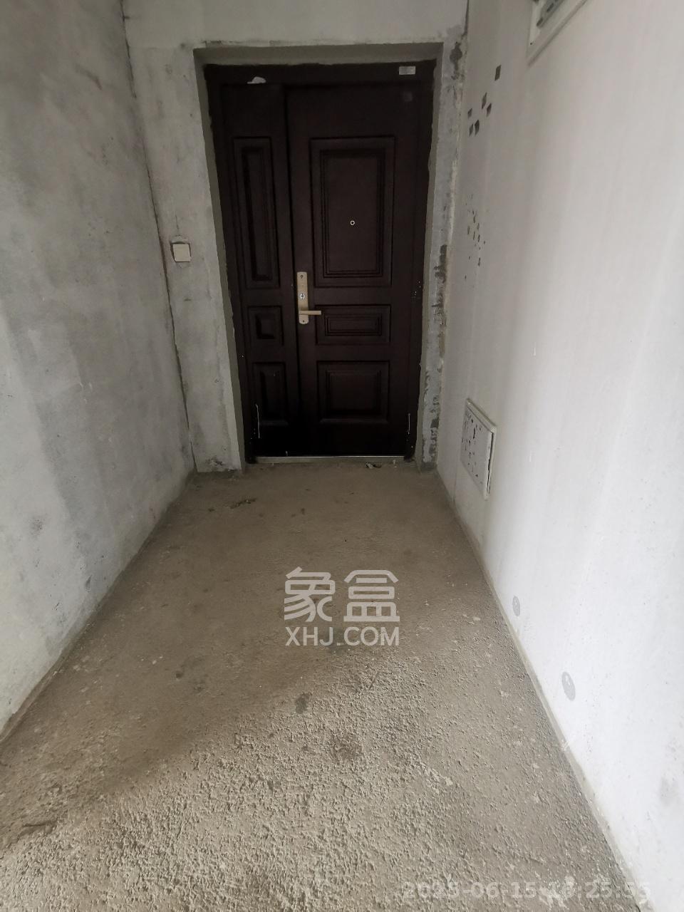 长房东旭国际  4室2厅2卫   1500.00元/月室内图
