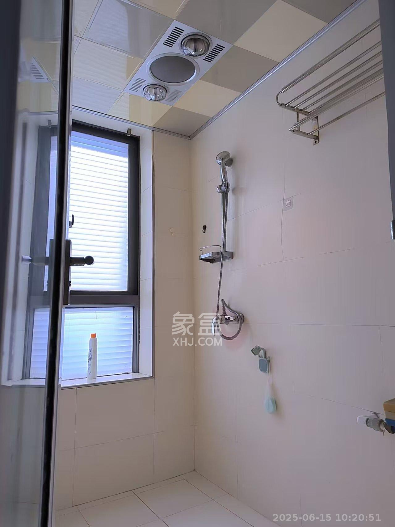 上海城小区  1室1厅1卫   1800.00元/月室内图