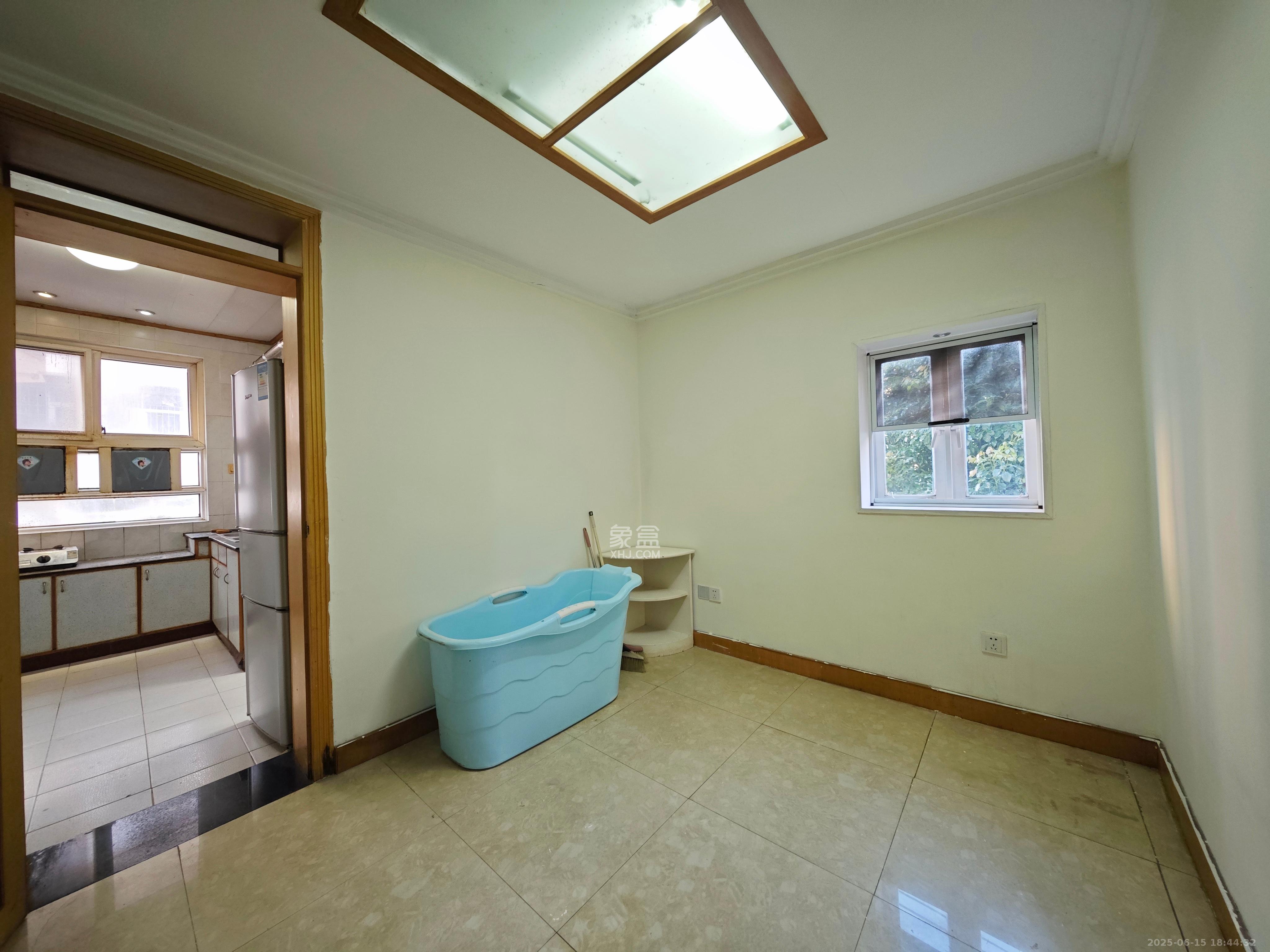 梨子山小区  3室2厅1卫   1700.00元/月室内图