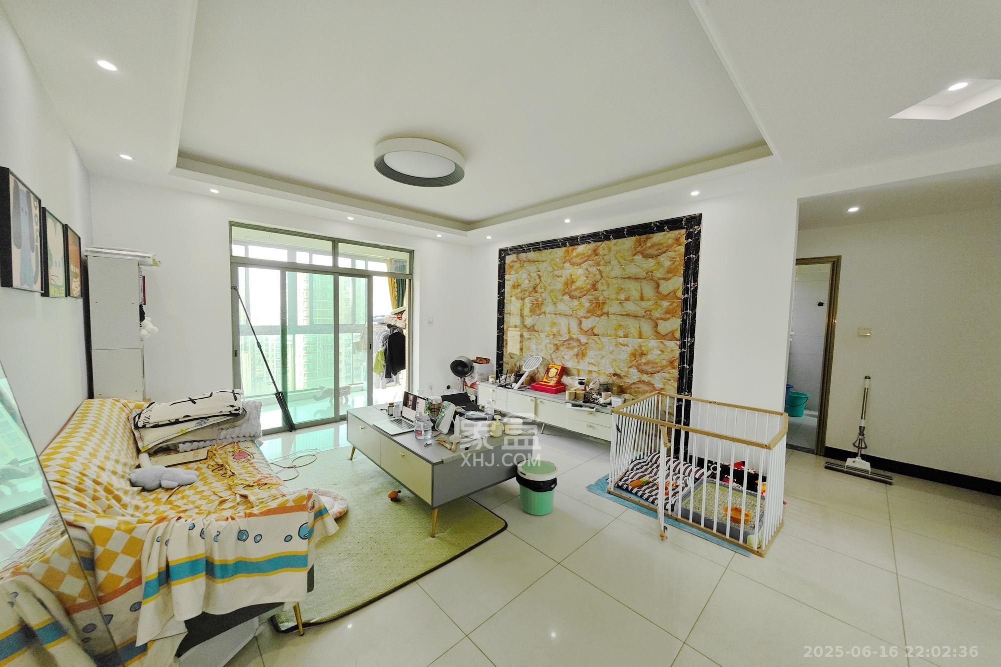 新城新世界一二三期  3室2厅1卫    89.0万客厅