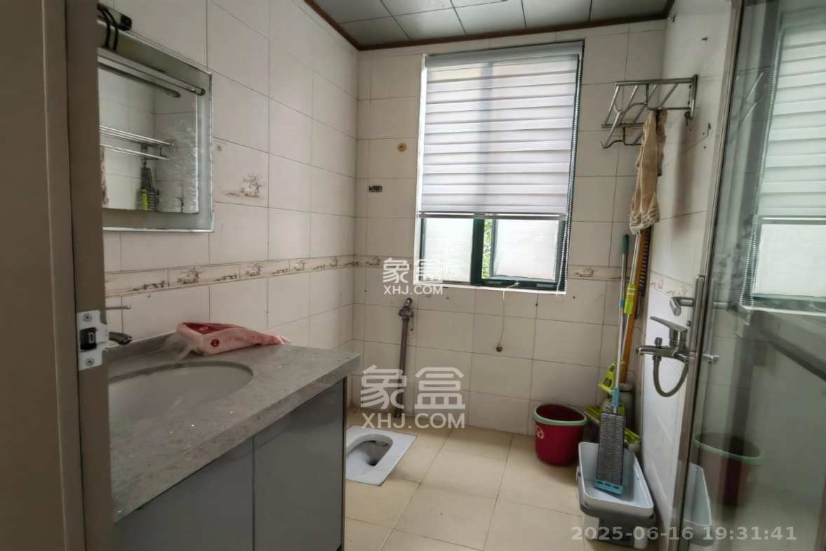 东方新城  5室2厅2卫    1000.0元/月 东方新城  5室2厅2卫    1000.0元/月室内图