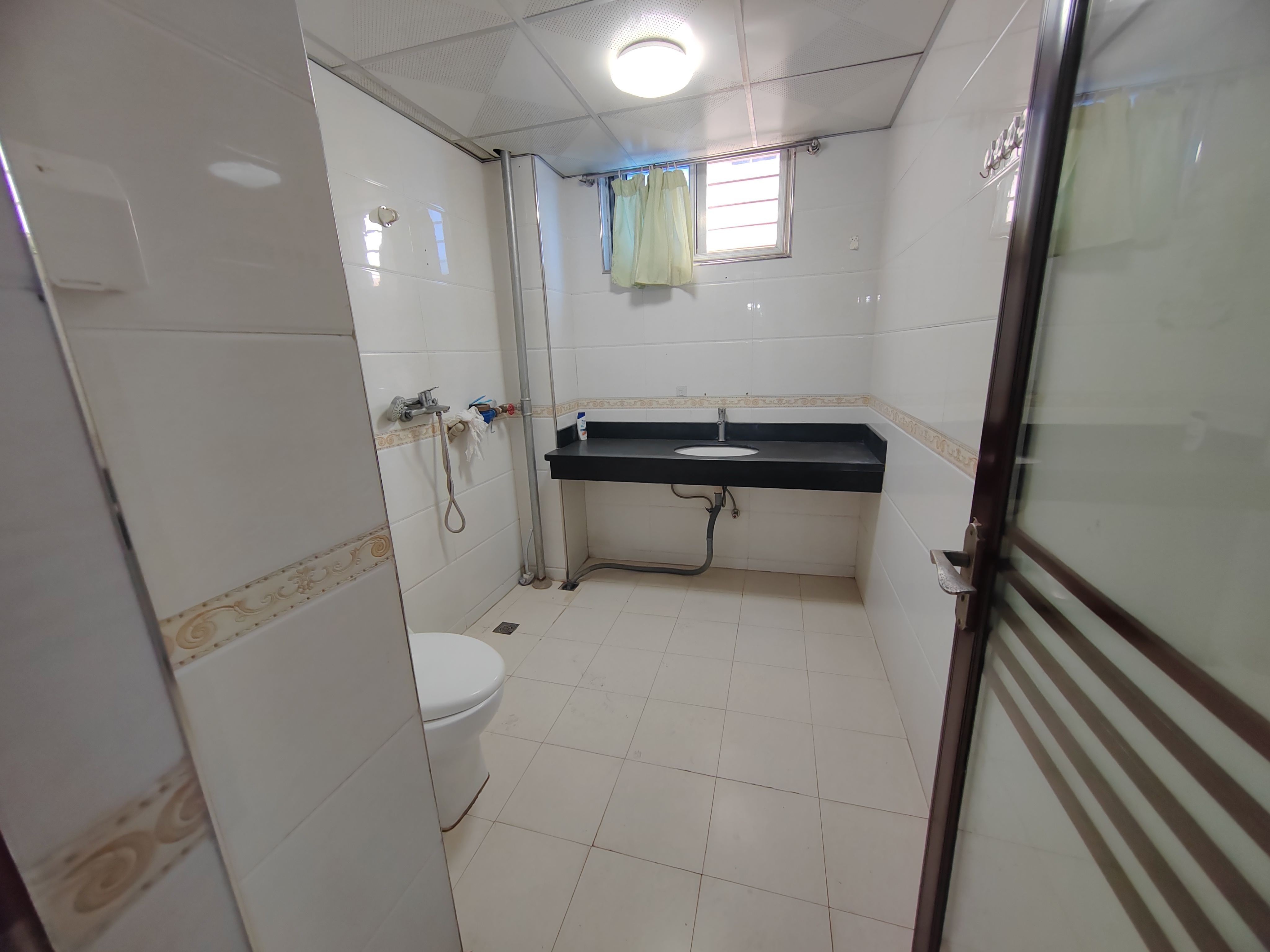 中一大厦  3室2厅2卫    2000.0元/月 中一大厦  3室2厅2卫    2000.0元/月室内图