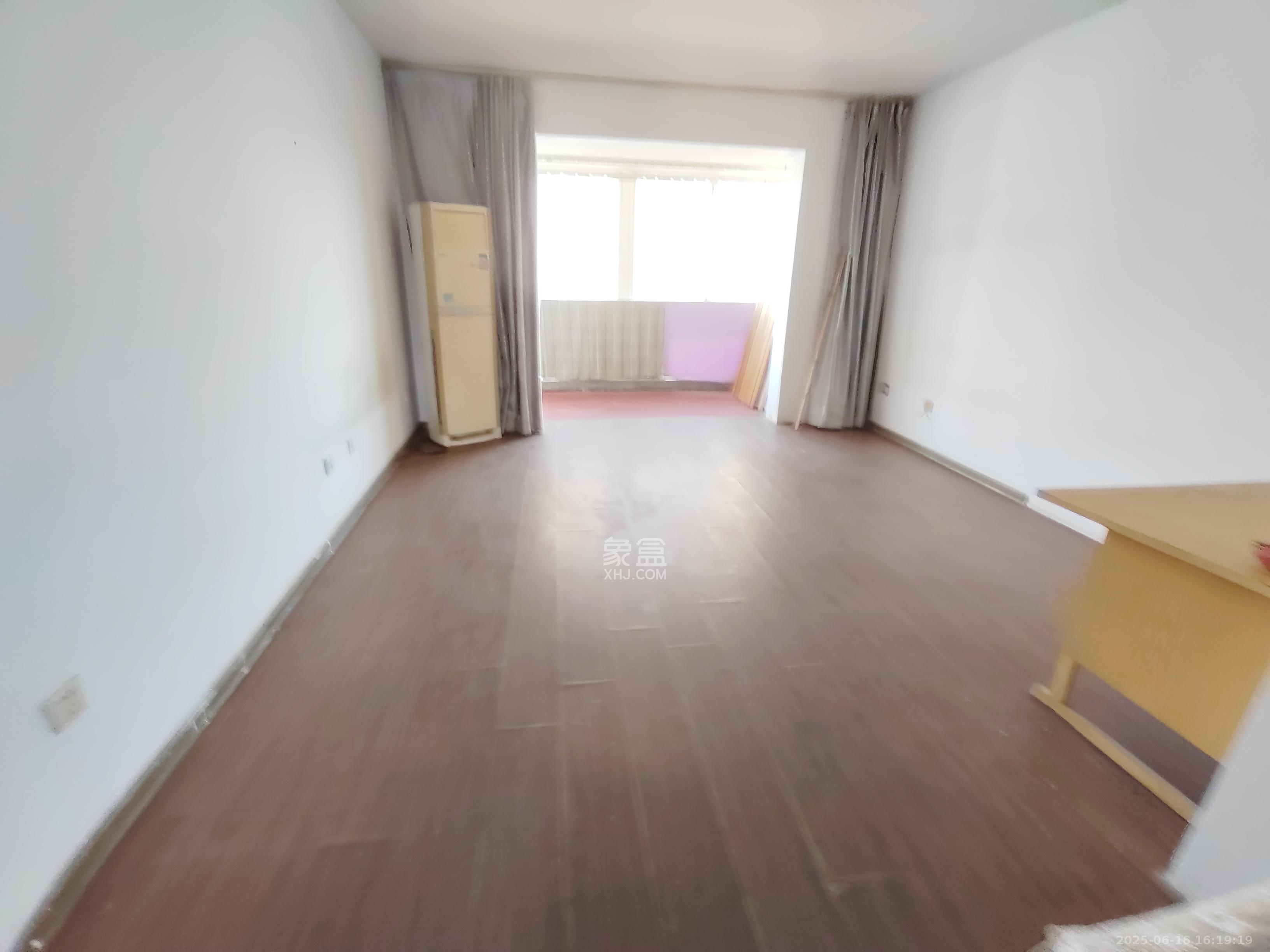 枫林美景 3室2厅2卫 1800.0元/月 枫林美景 3室2厅2卫 1800.0元/月室内图