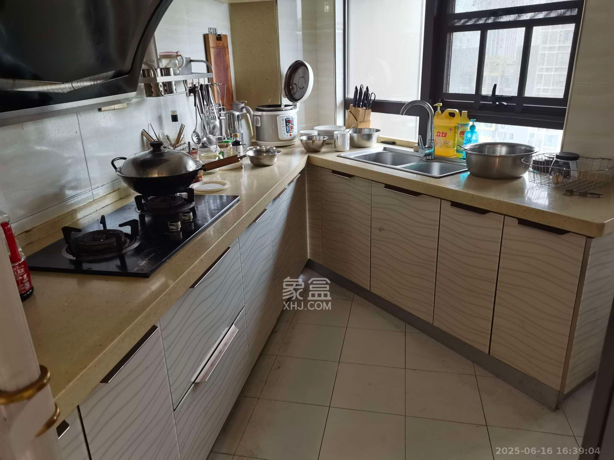 大财门公寓 3室2厅2卫 3600.0元/月 大财门公寓 3室2厅2卫 3600.0元/月室内图