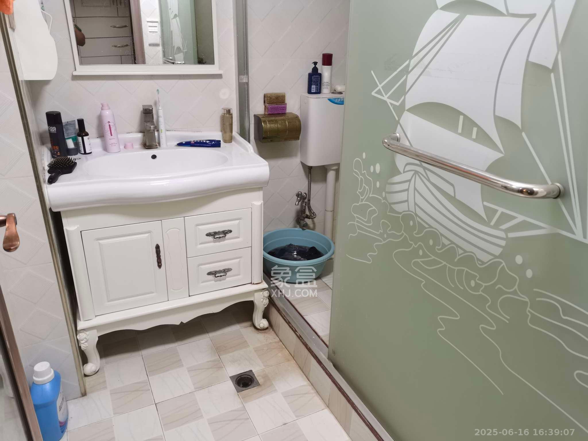 大财门公寓 3室2厅2卫 3600.0元/月 大财门公寓 3室2厅2卫 3600.0元/月室内图