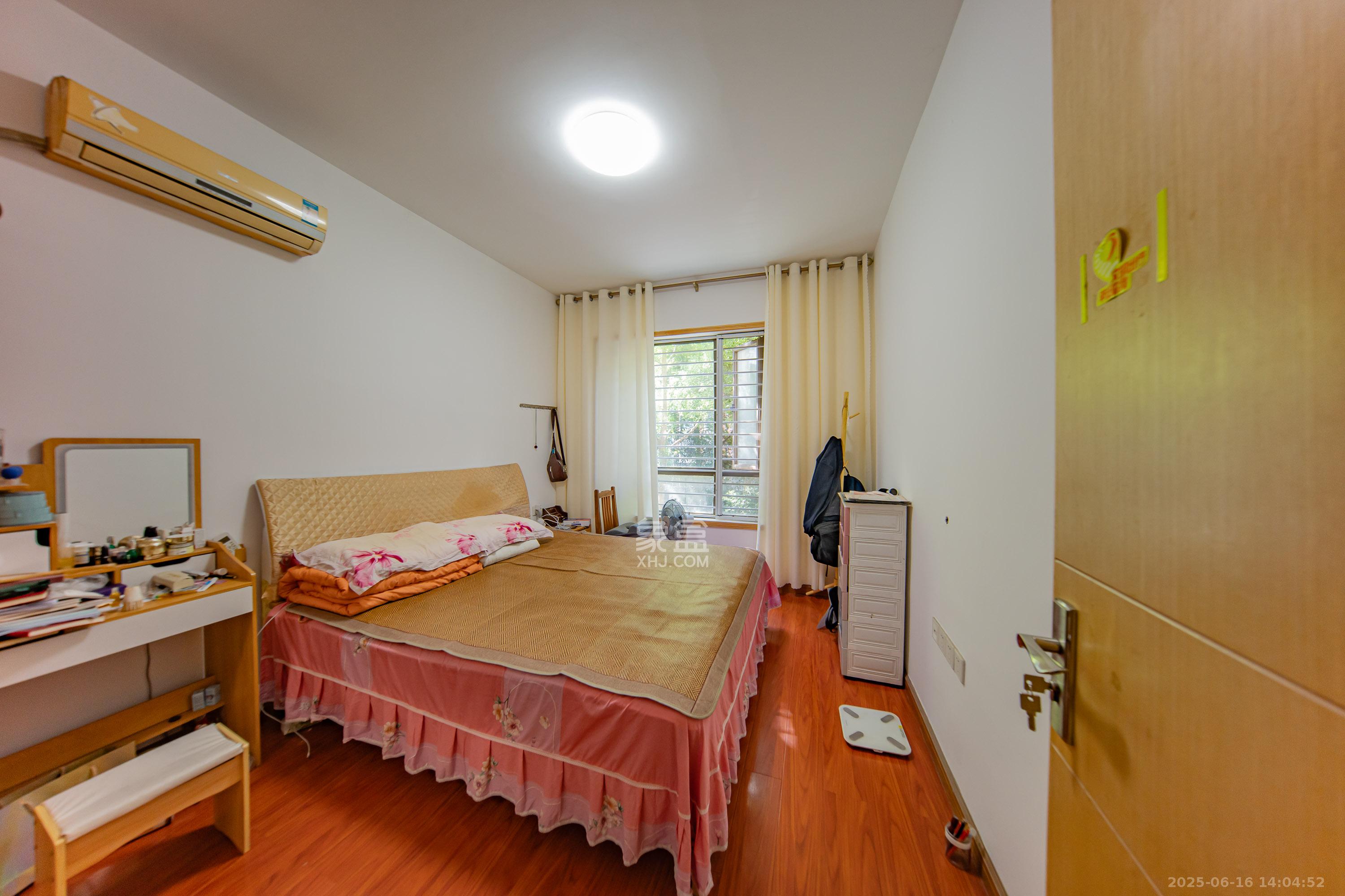 米兰春天  3室2厅1卫    52.0万卧室