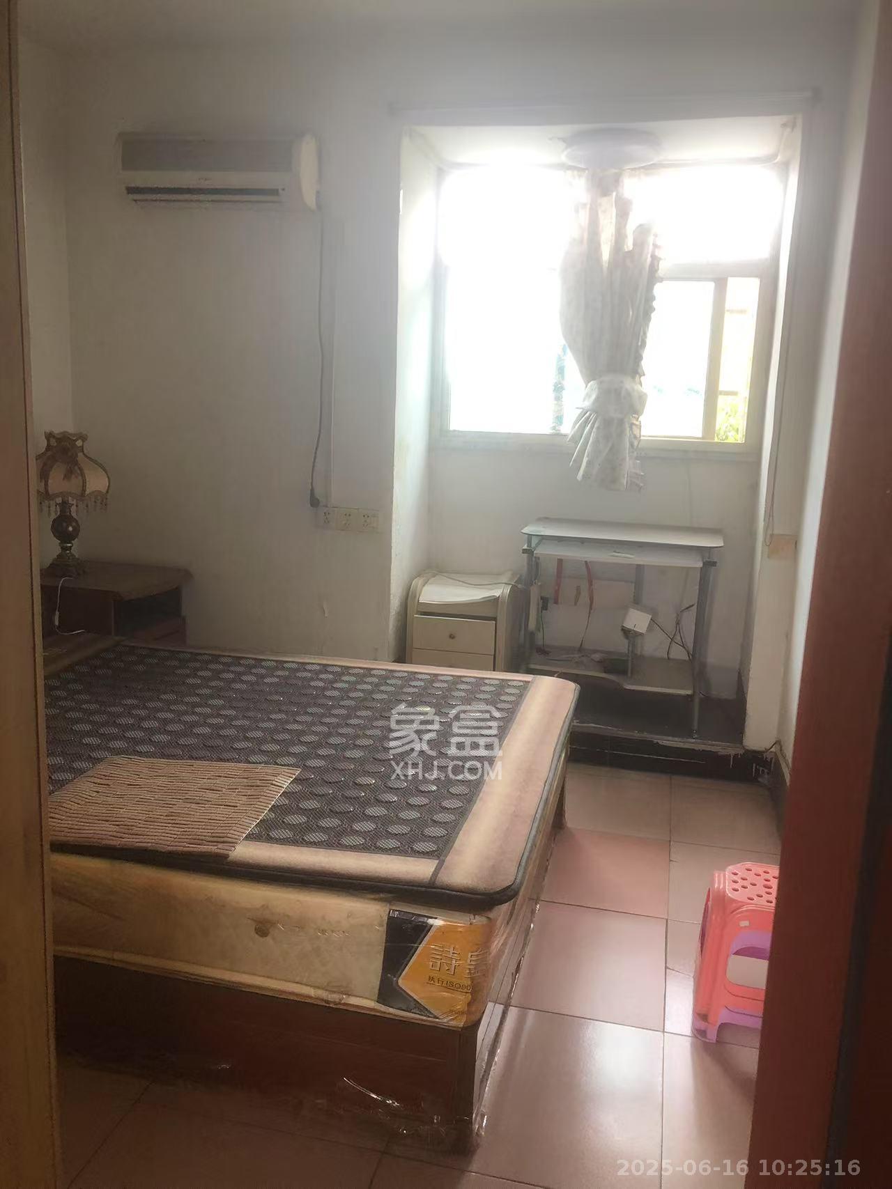 陡岭社区  2室2厅1卫    1000.0元/月 陡岭社区  2室2厅1卫    1000.0元/月室内图1