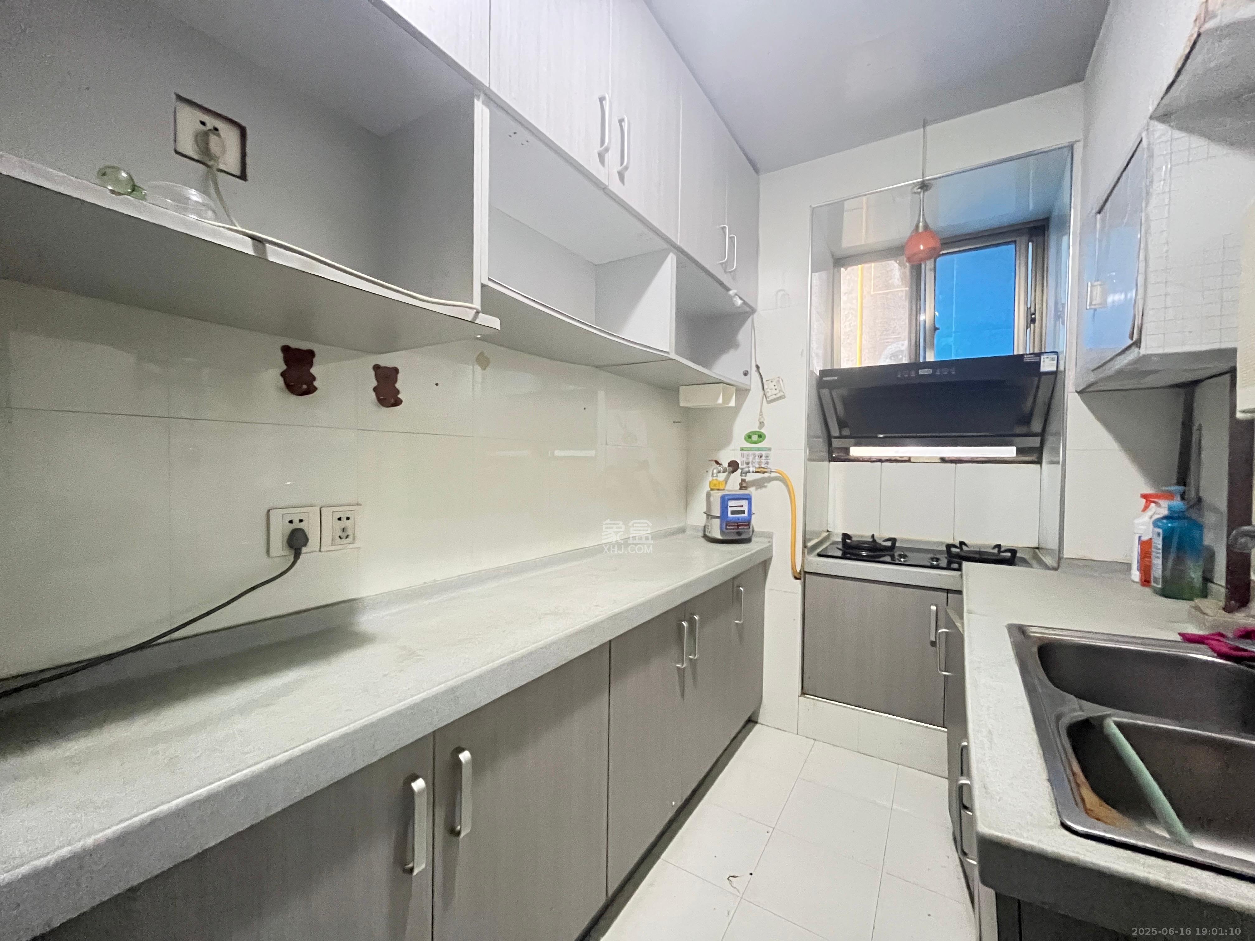 省政府机关梓园住宅区 3室2厅1卫 2700.0元/月 省政府机关梓园住宅区 3室2厅1卫 2700.0元/月室内图