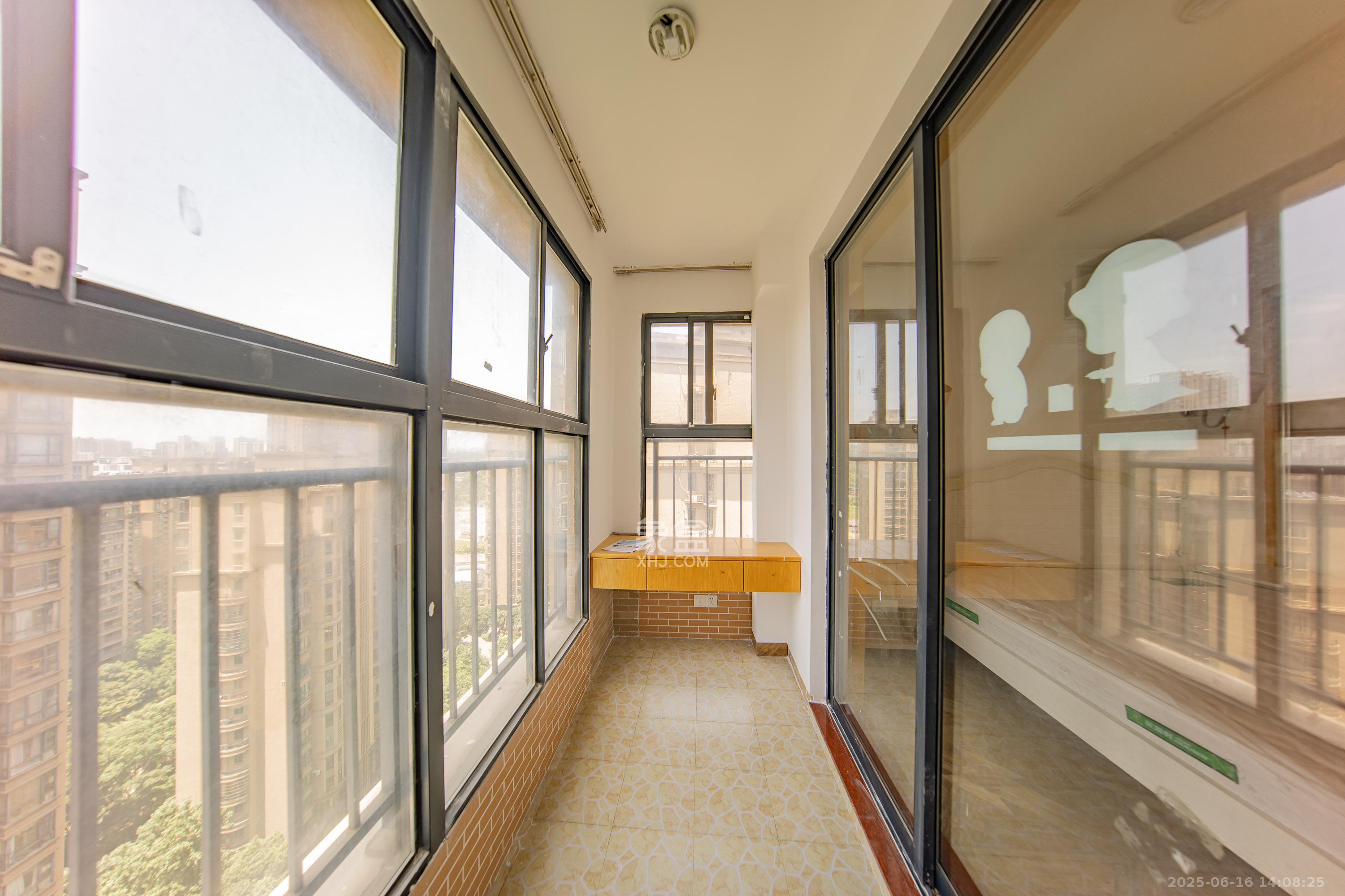 中建麓山和苑  2室2厅1卫   58.80万阳台