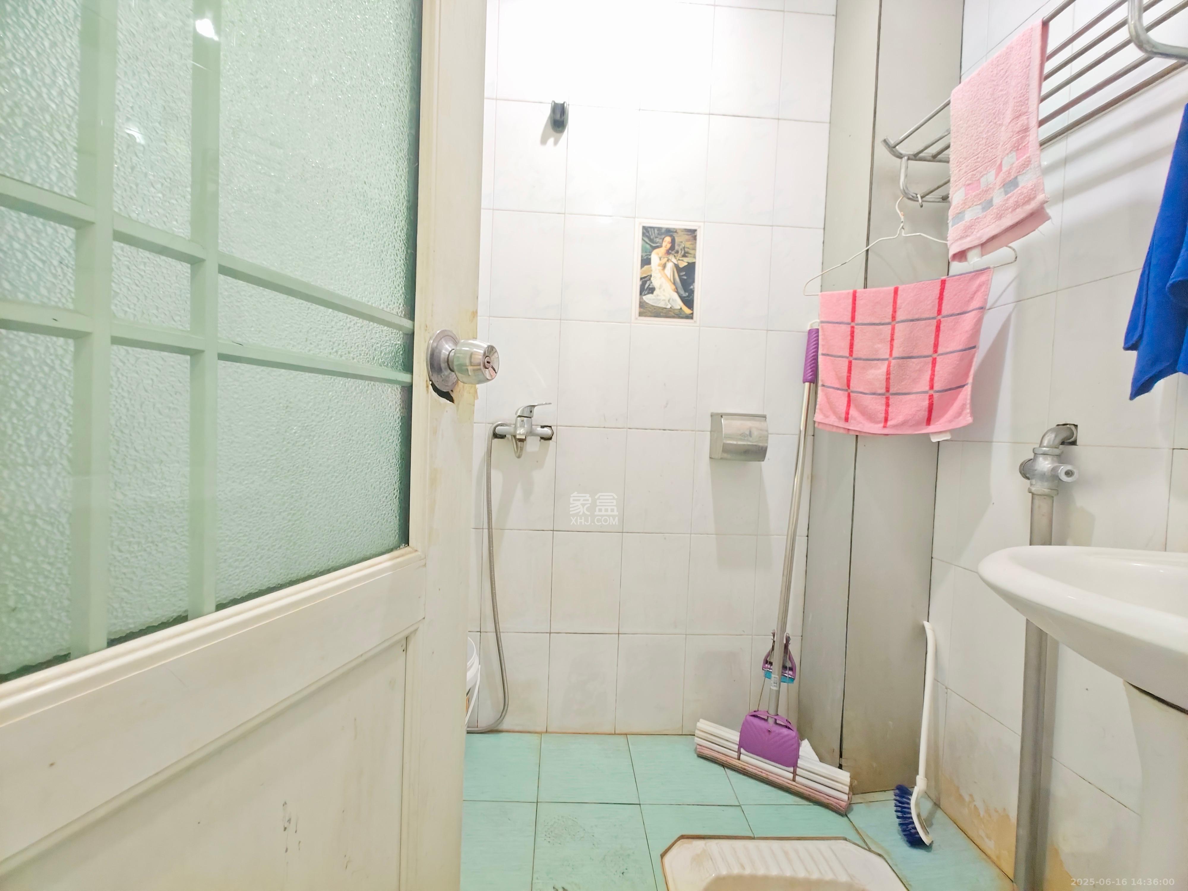 欣安小区 3室2厅1卫 1100.0元/月 欣安小区 3室2厅1卫 1100.0元/月室内图