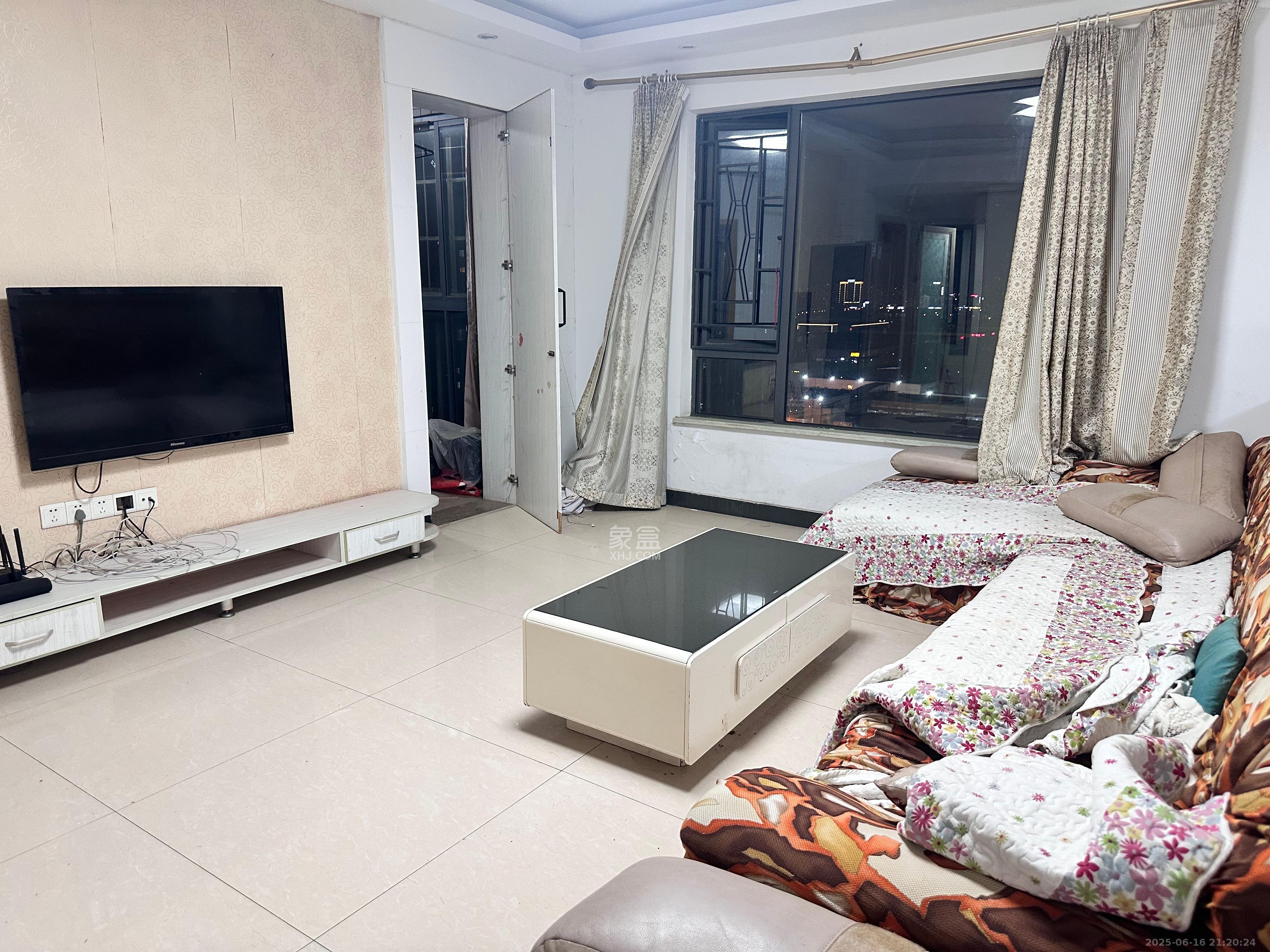 华润凤凰城二期 3室2厅1卫 2000.0元/月 华润凤凰城二期 3室2厅1卫 2000.0元/月室内图