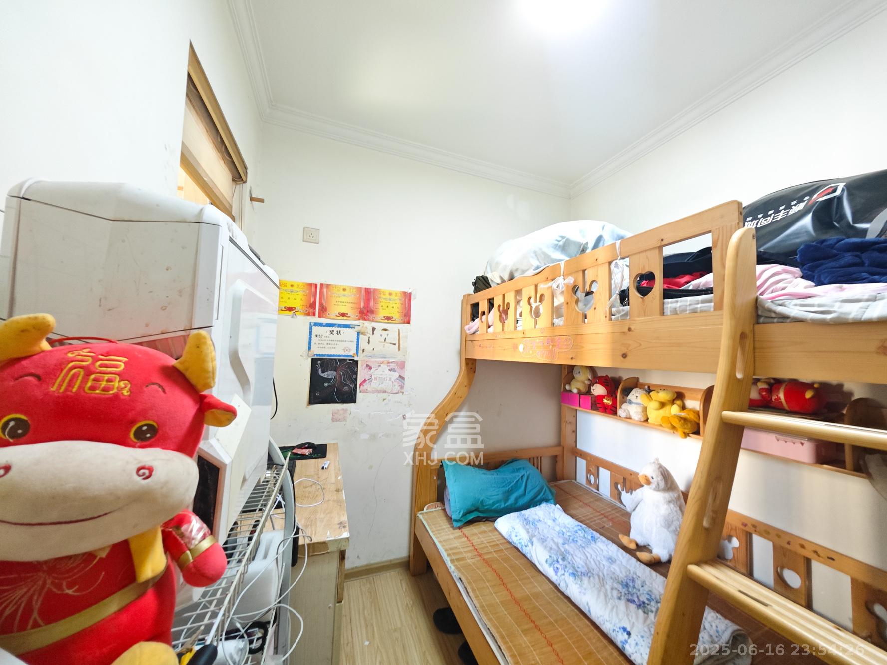 卓越蔚蓝城邦  3室2厅1卫   62.00万卧室