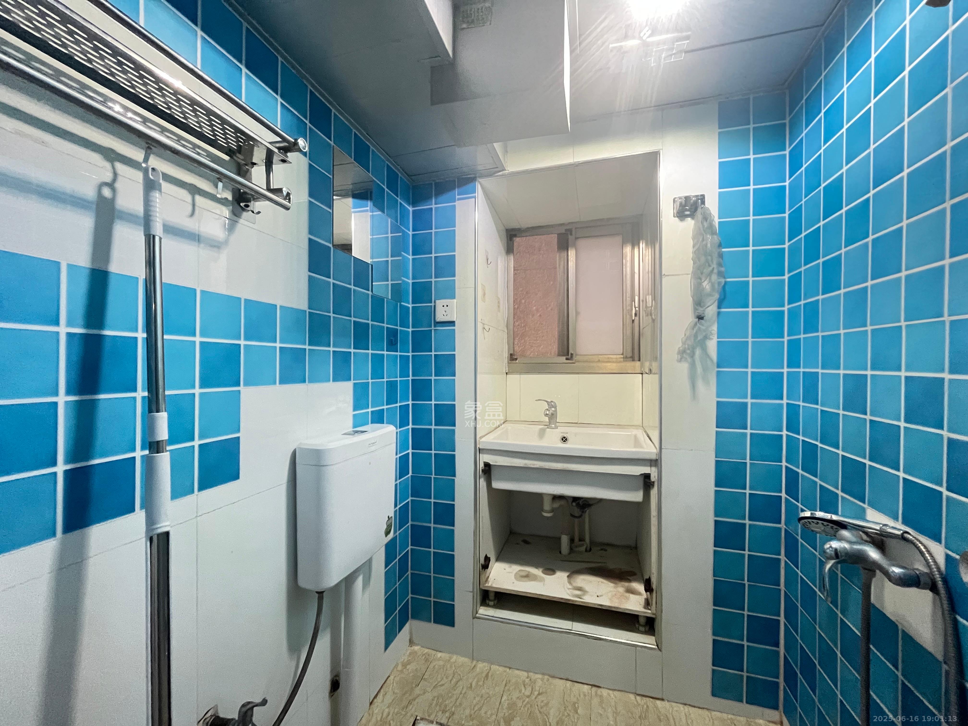 省政府机关梓园住宅区 3室2厅1卫 2700.0元/月 省政府机关梓园住宅区 3室2厅1卫 2700.0元/月室内图