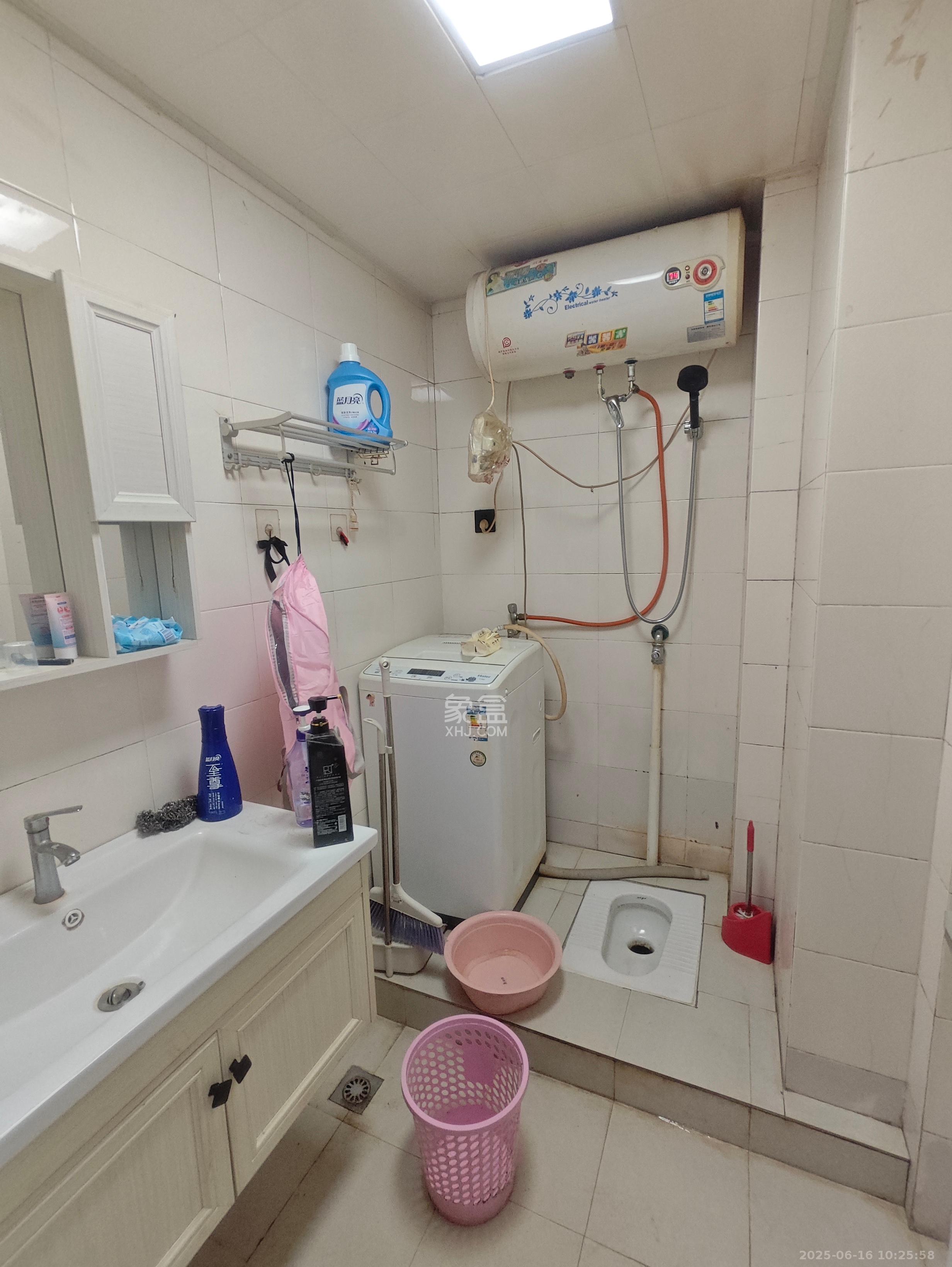 芙蓉同发  1室0厅0卫    1400.0元/月室内图