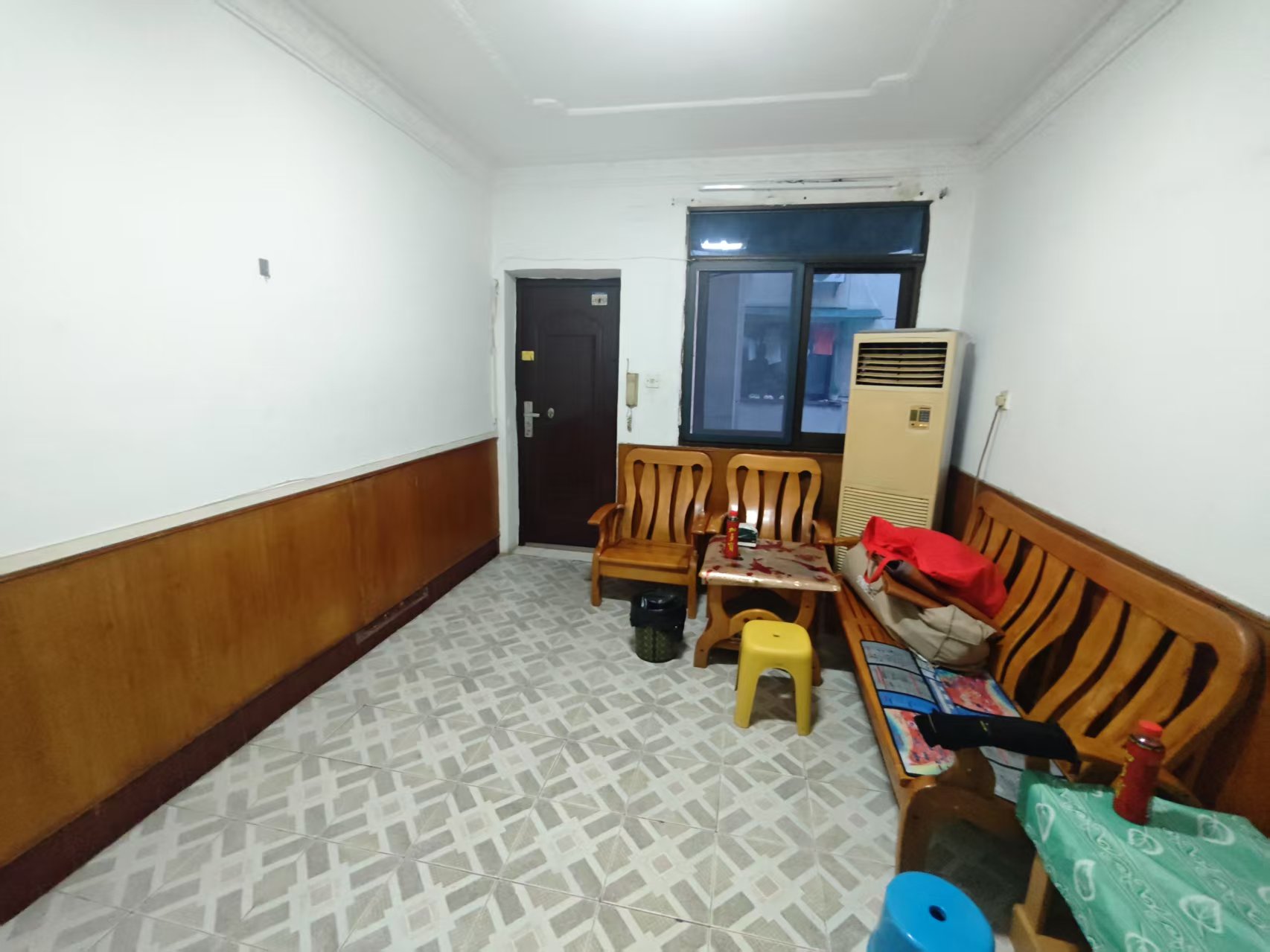 高压开关厂宿舍  2室1厅1卫    1200.0元/月 高压开关厂宿舍  2室1厅1卫    1200.0元/月户型图