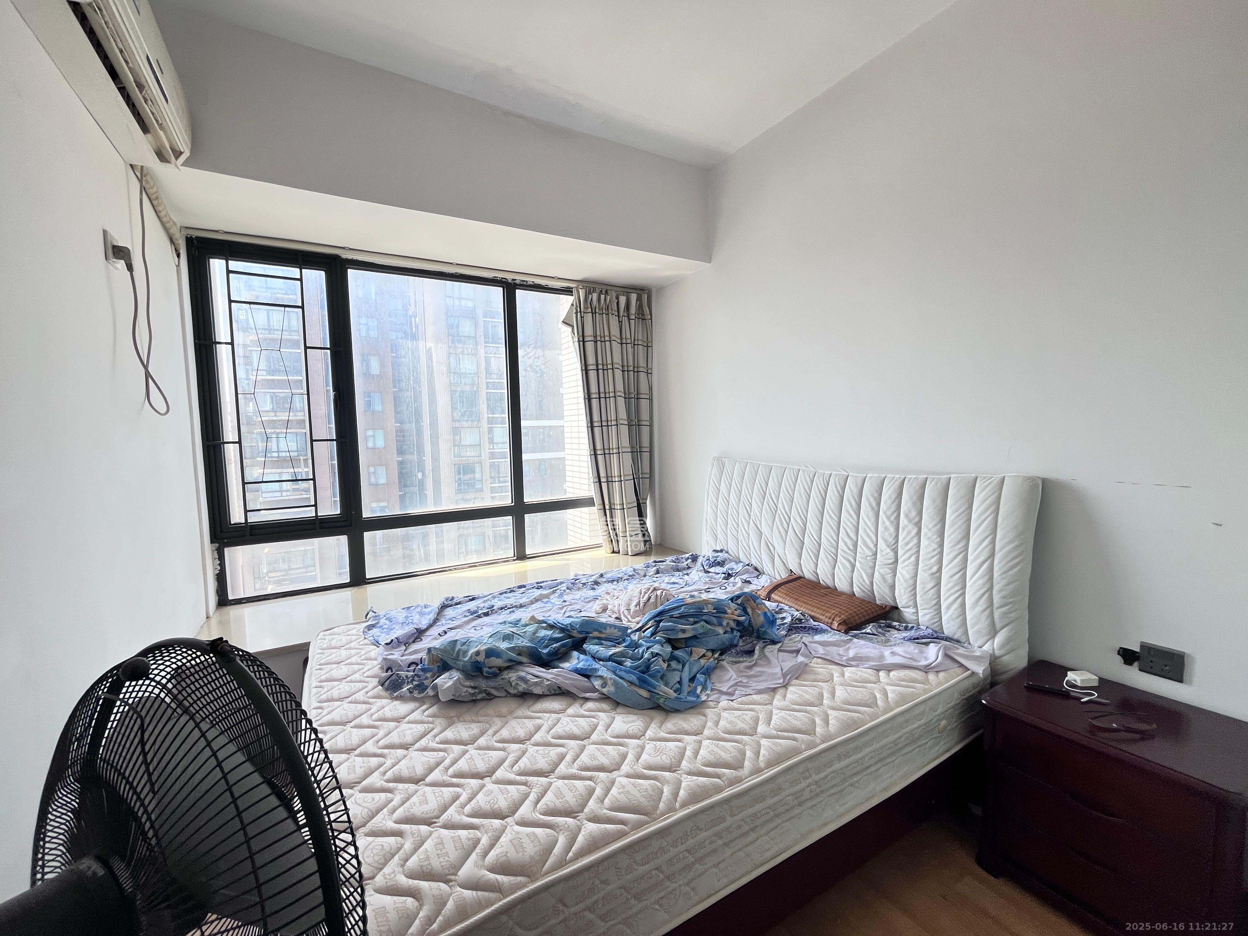 极目楚天  2室2厅1卫    2600.0元/月 极目楚天  2室2厅1卫    2600.0元/月室内图